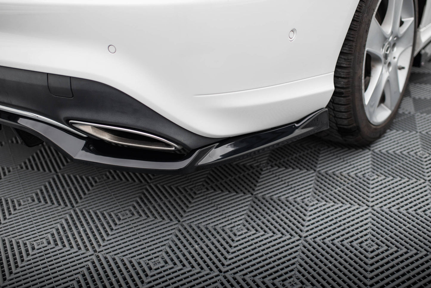 Rear splitter (with vertical bars) mercedes-benz cla c117 facelift