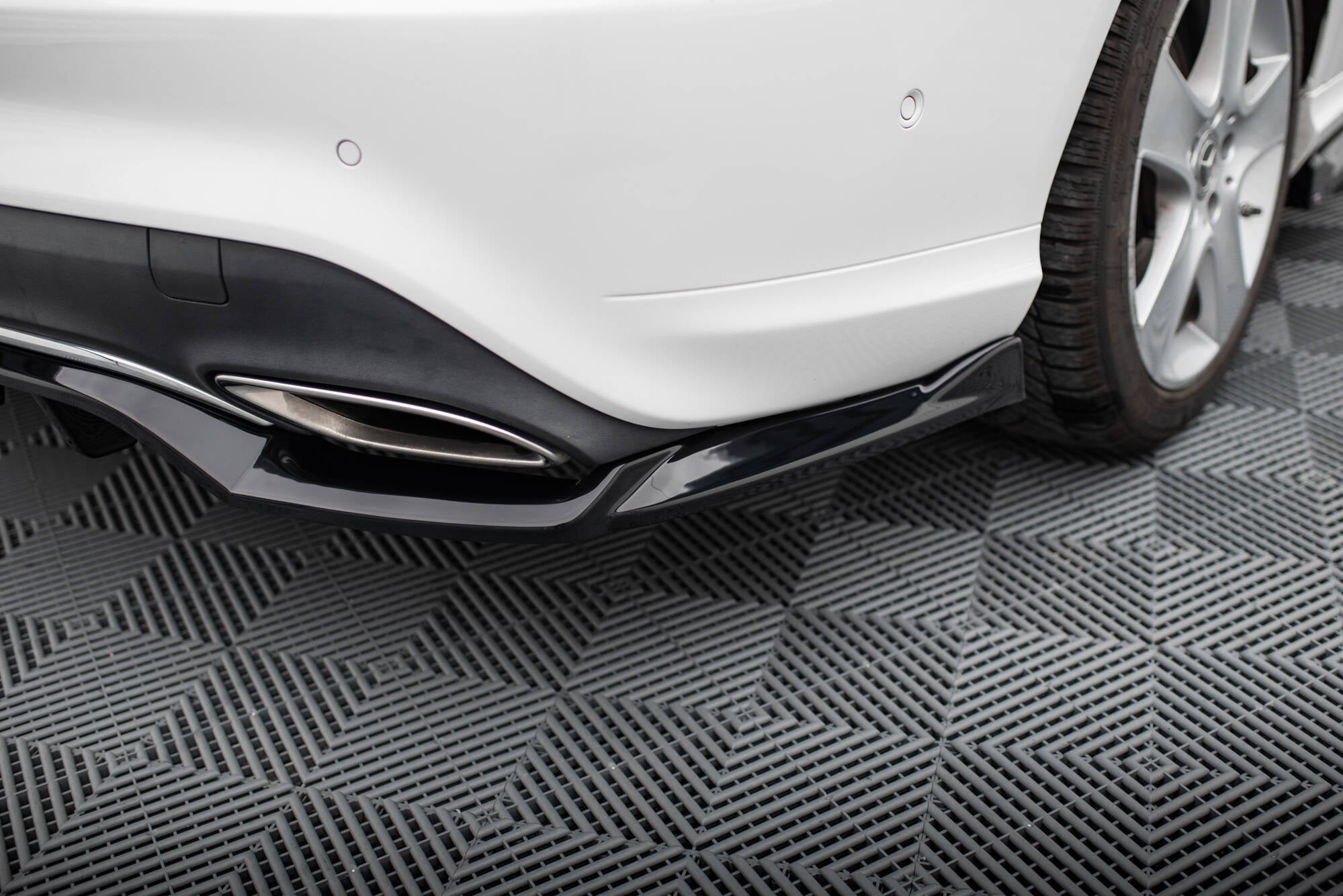 Takaosaston (pystysuorilla tankojen kanssa) Mercedes-Benz CLA C117 FACACRIFT