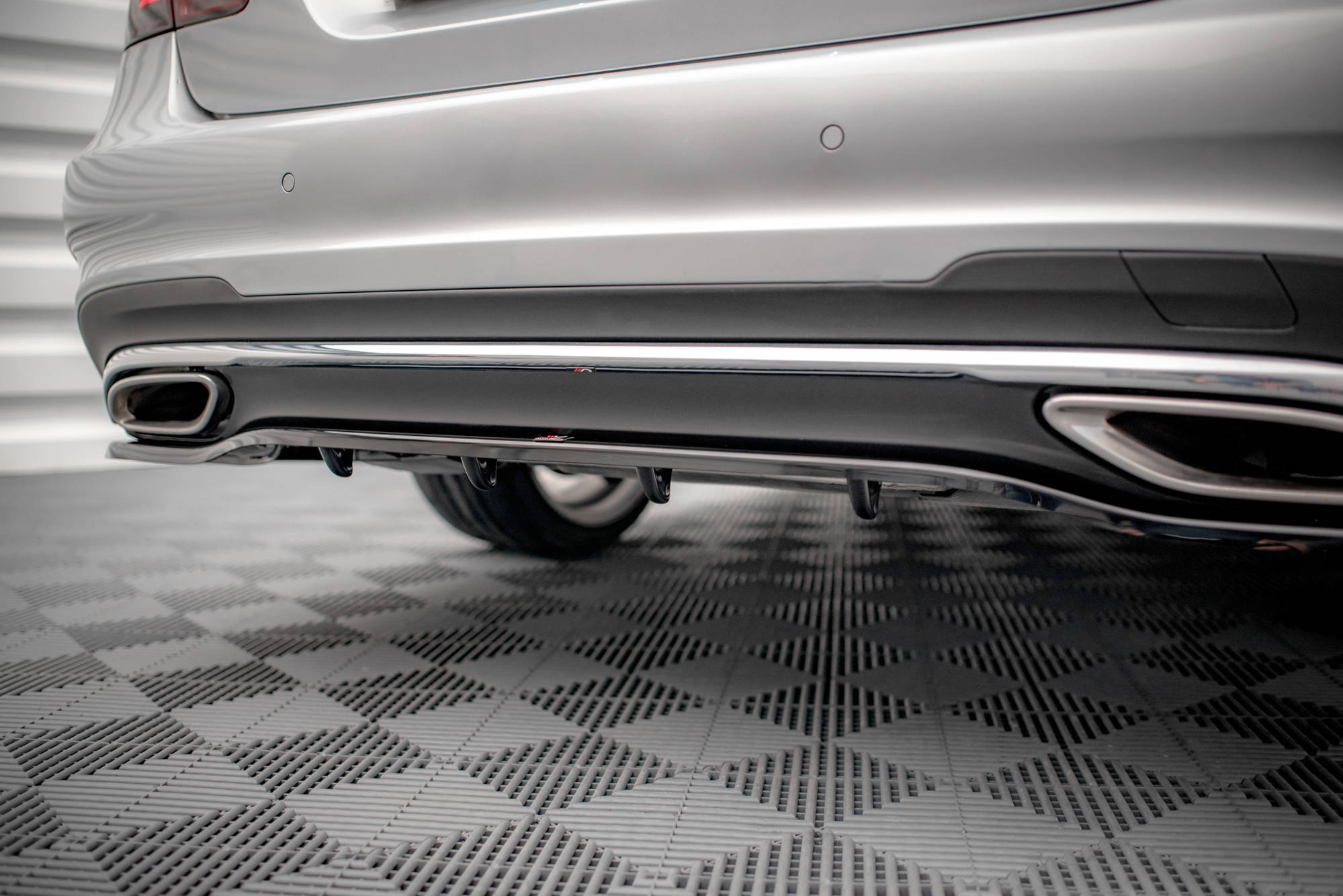 Rear splitter (with vertical bars) mercedes-benz e amg-line sedan w212 facelift