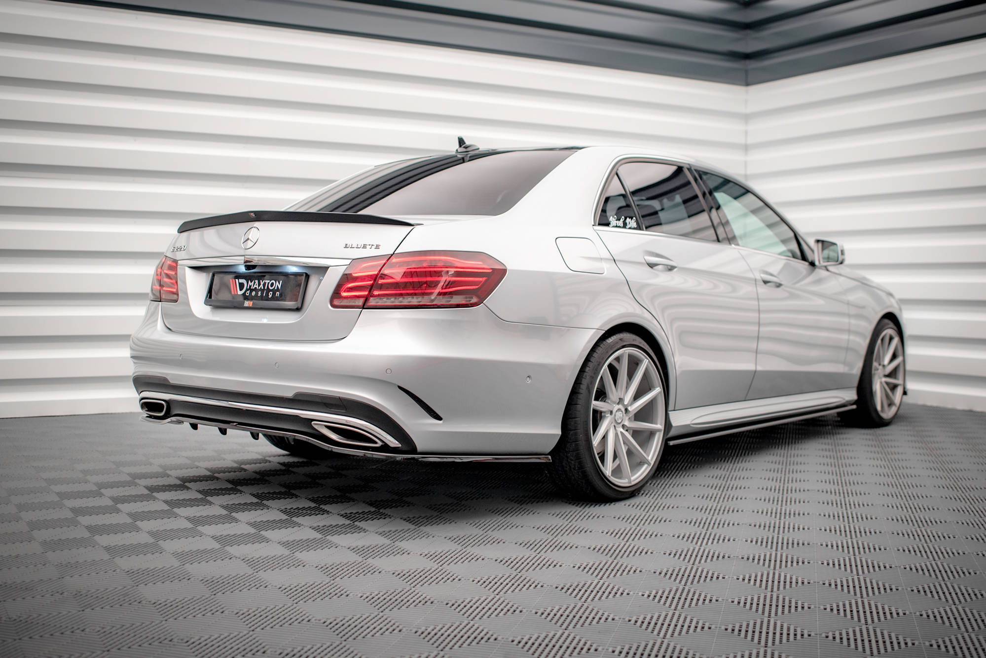 Rear splitter (with vertical bars) mercedes-benz e amg-line sedan w212 facelift