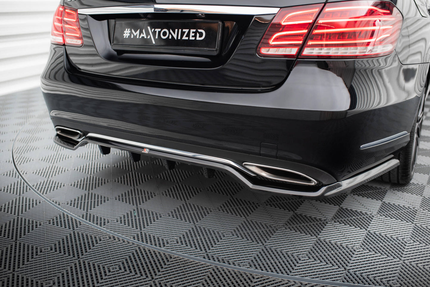 Rear splitter (with vertical bars) mercedes-benz e w212 facelift