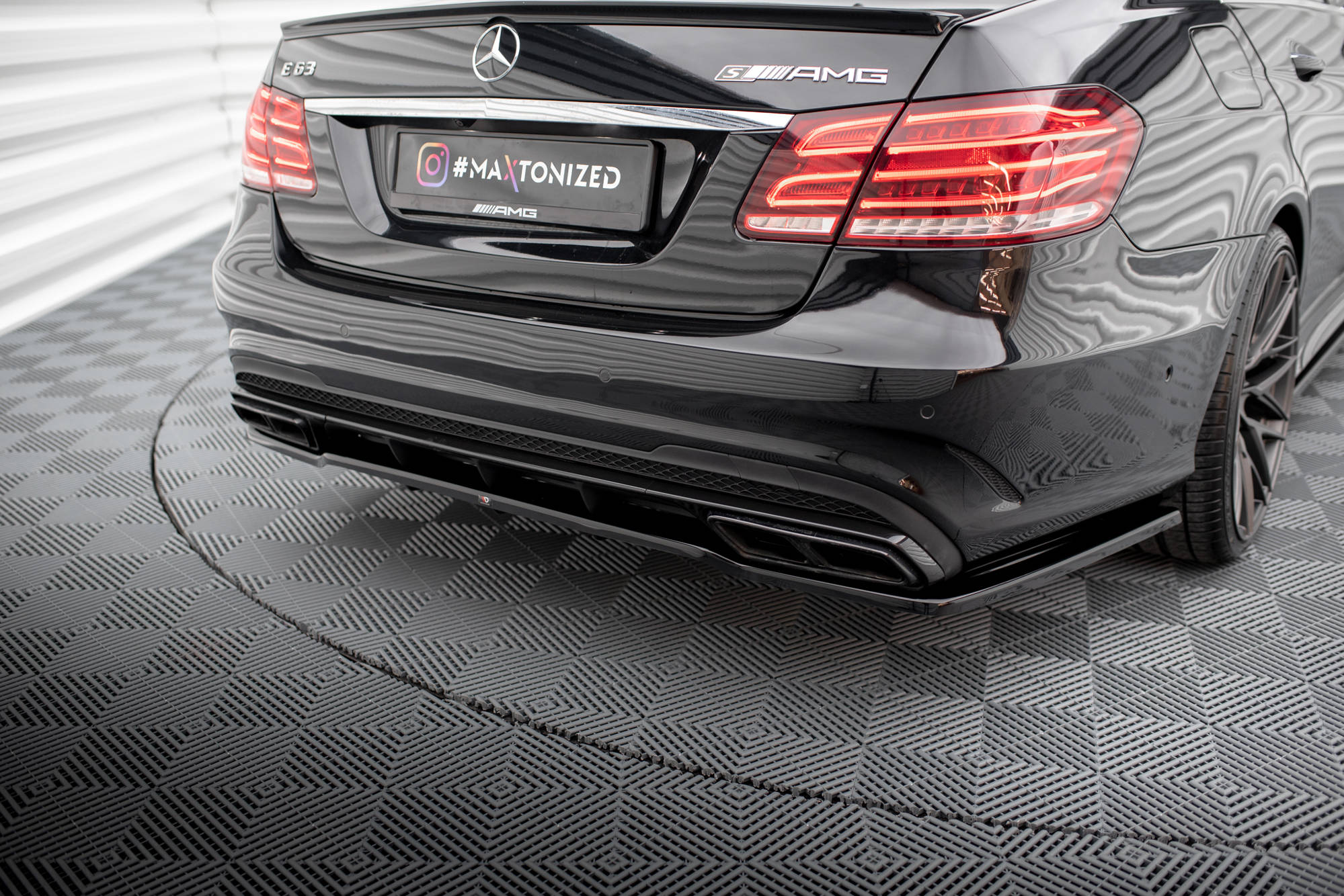 Rear splitter (with vertical bars) mercedes-benz e63 amg sedan w212 facelift