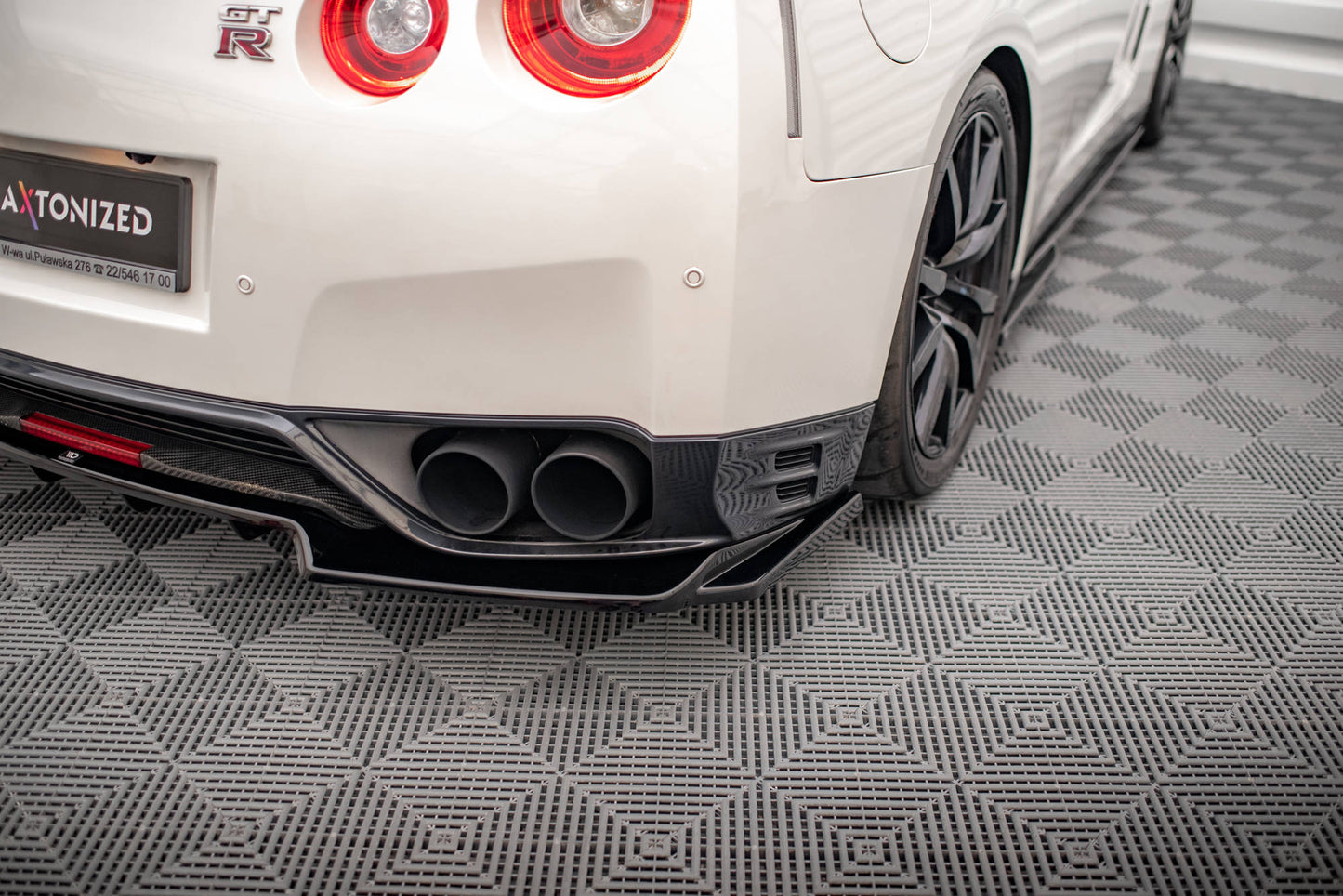 Rear splitter (with vertical bars) nissan gtr r35 facelift