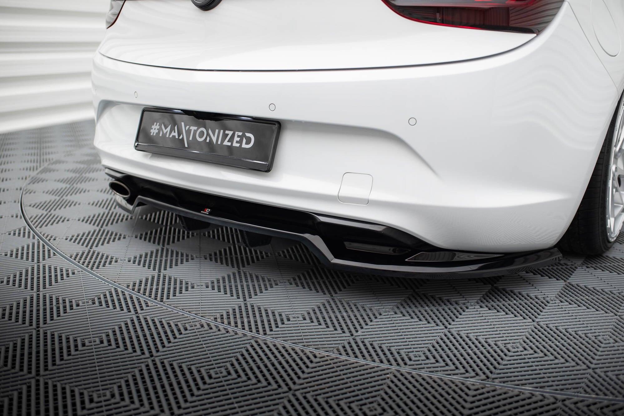 Takaosaston (pystysuorilla tankojen kanssa) Opel Cascada