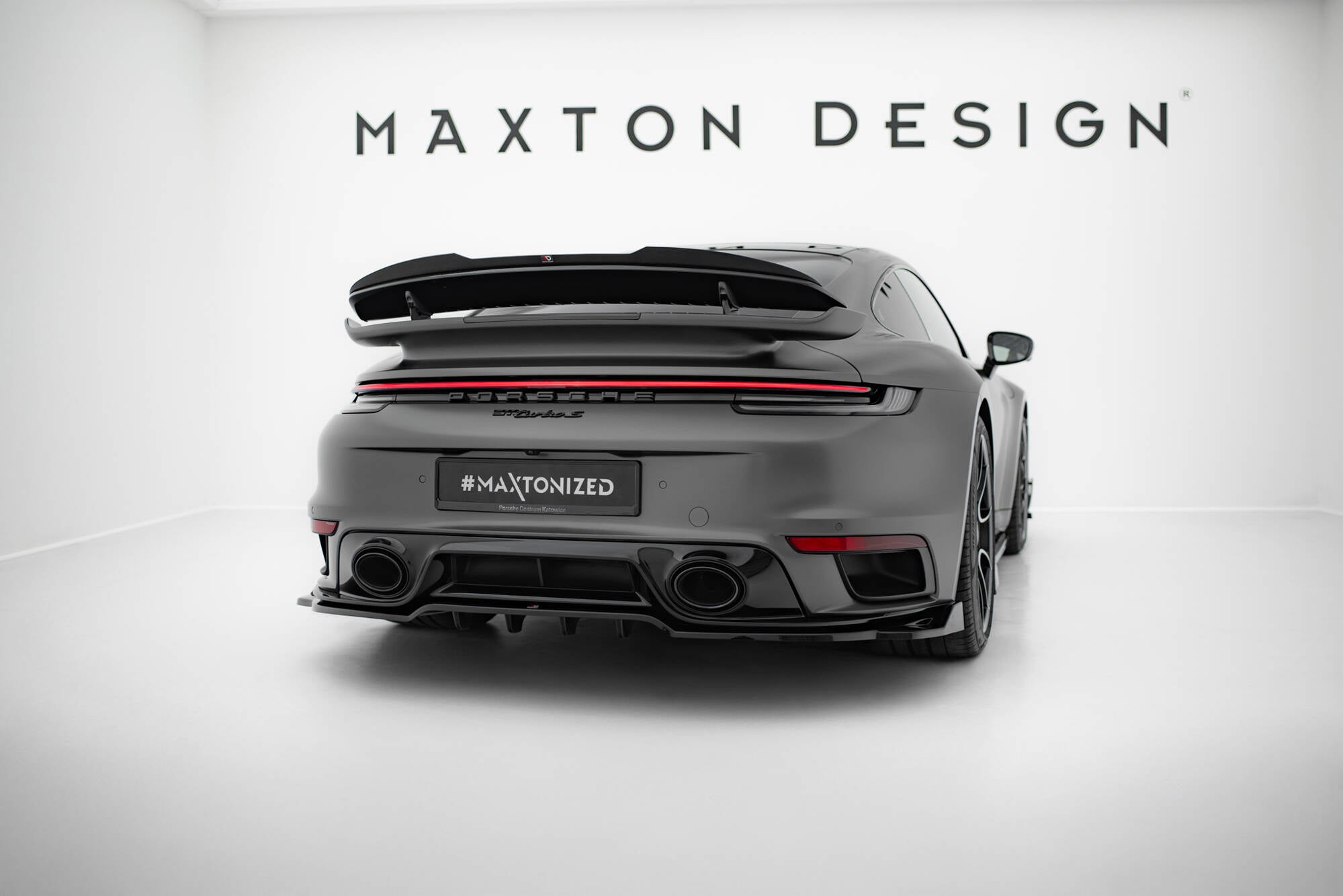 Rear splitter (with vertical bars) porsche 911 turbo s sport package 992