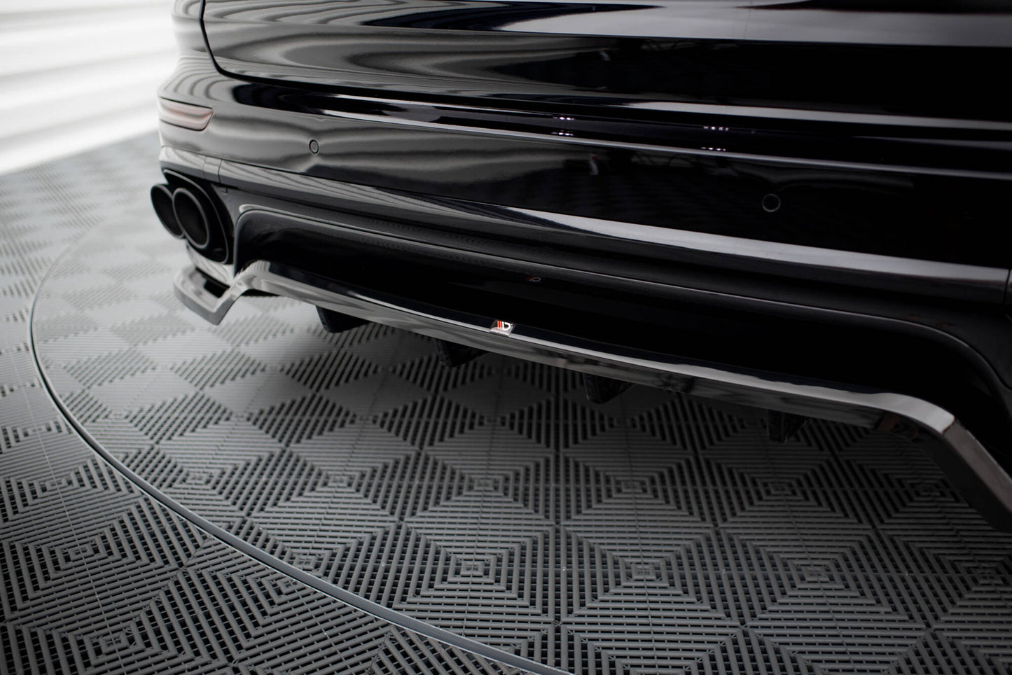 Rear splitter (with vertical bars) porsche cayenne mk2 facelift