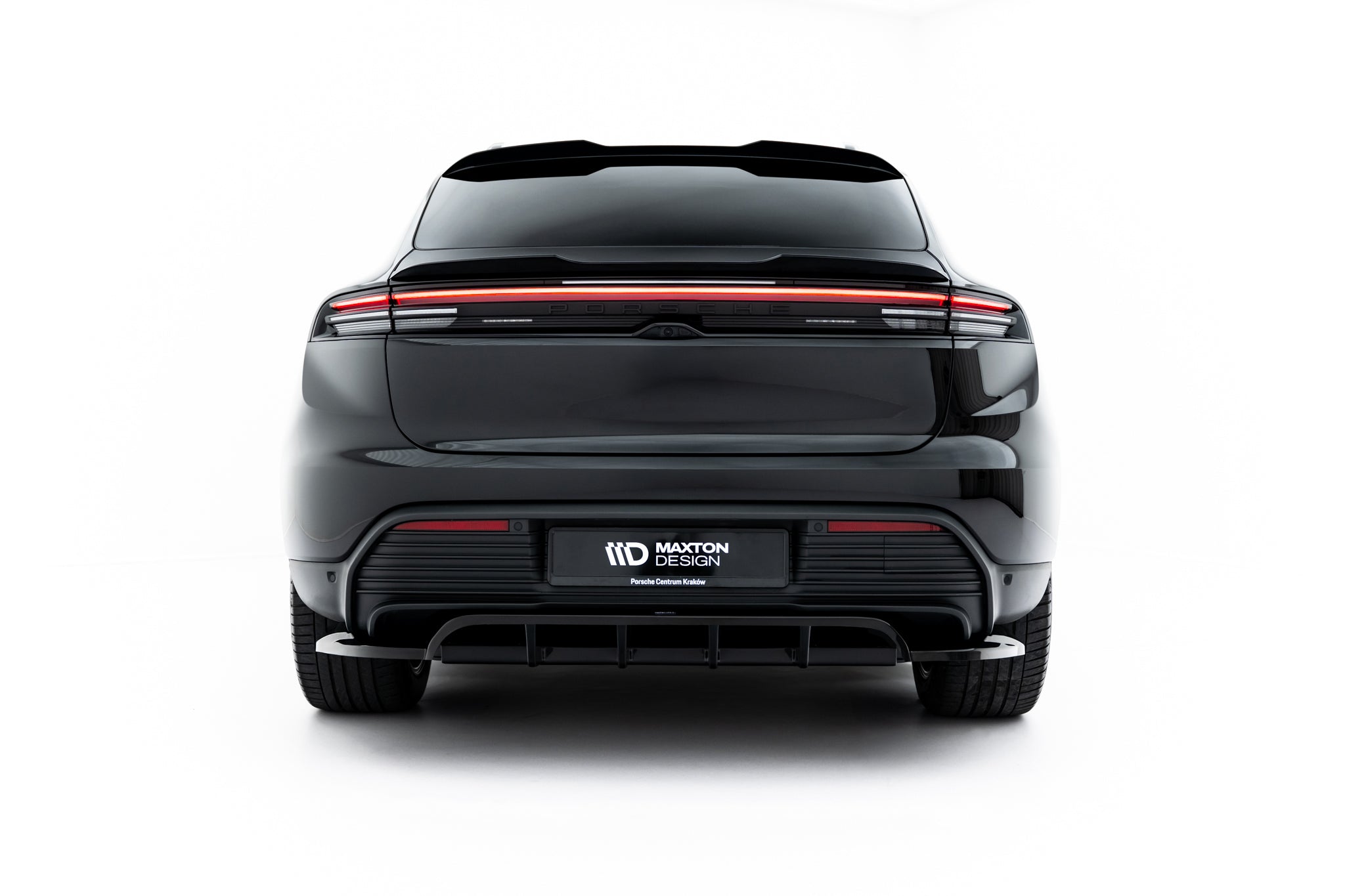 Takasplitteri (pystypalkkien kanssa) Porsche Macan EV mk1