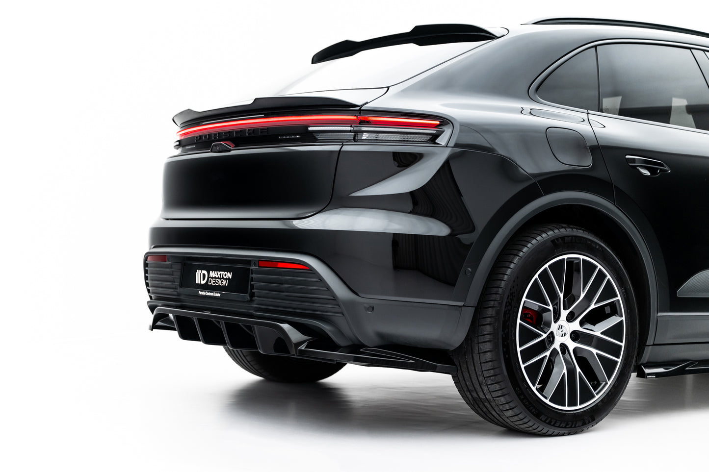 Rear splitter (with vertical bars) porsche macan ev mk1