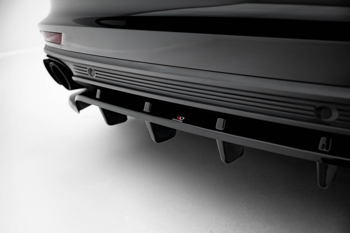 Rear splitter (with vertical bars) porsche panamera turbo s e-hybrid / panamera e-hybrid / panamera 4s 971