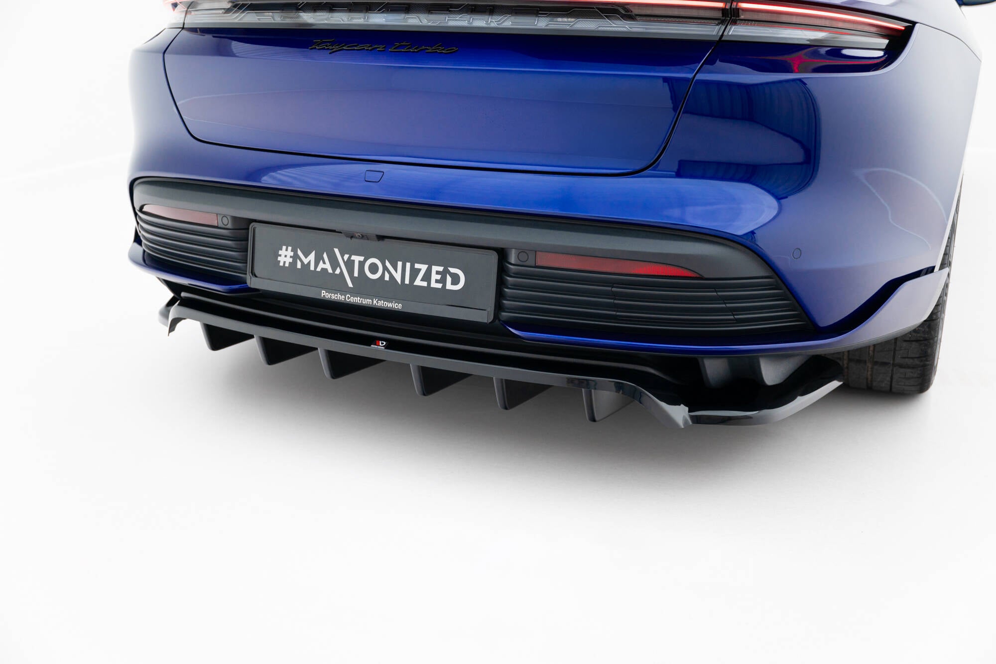 Takasplitteri (pystypalkkien kanssa) Porsche Taycan Turbo S mk1
