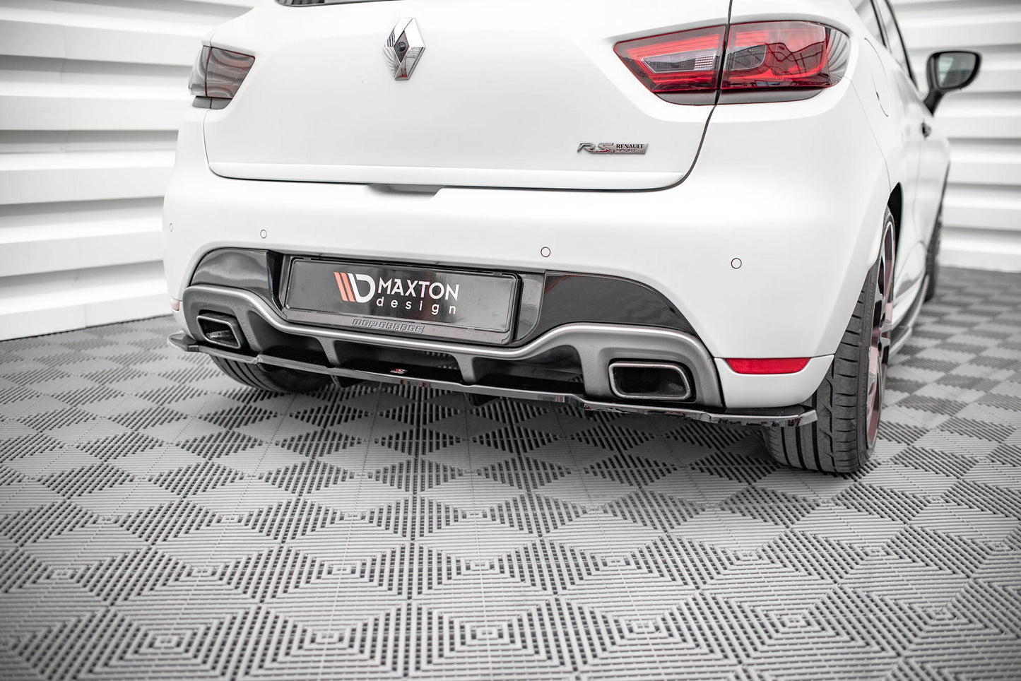 Rear splitter (with vertical bars) renault clio rs mk4