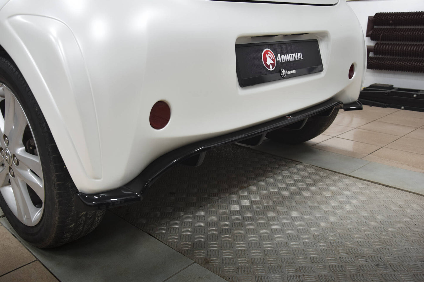 Rear splitter (with vertical bars) Toyota IQ