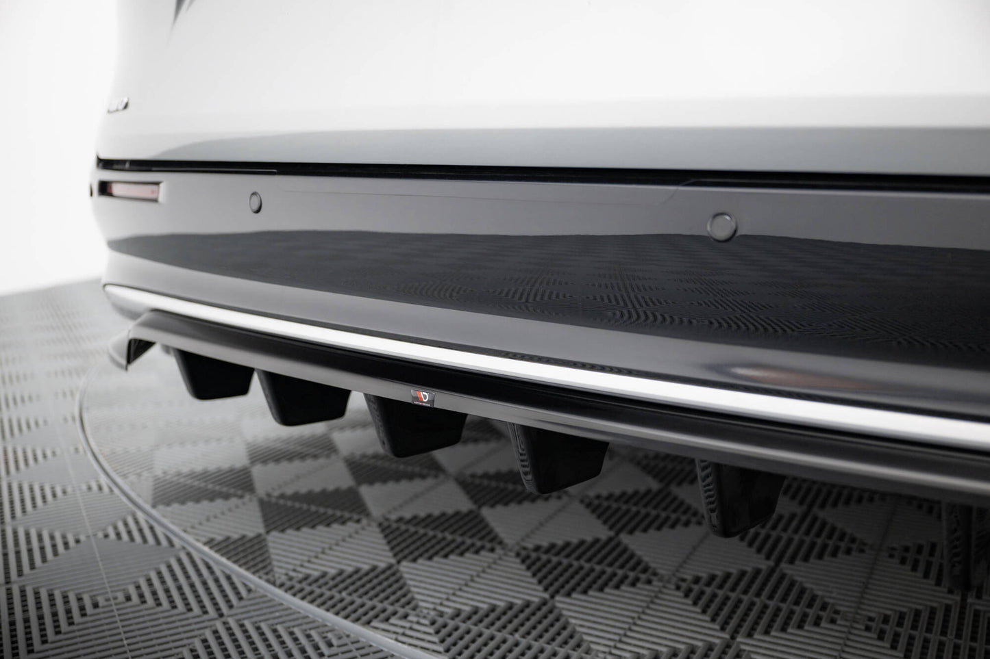 Rear splitter (with vertical bars) toyota sienna mk4