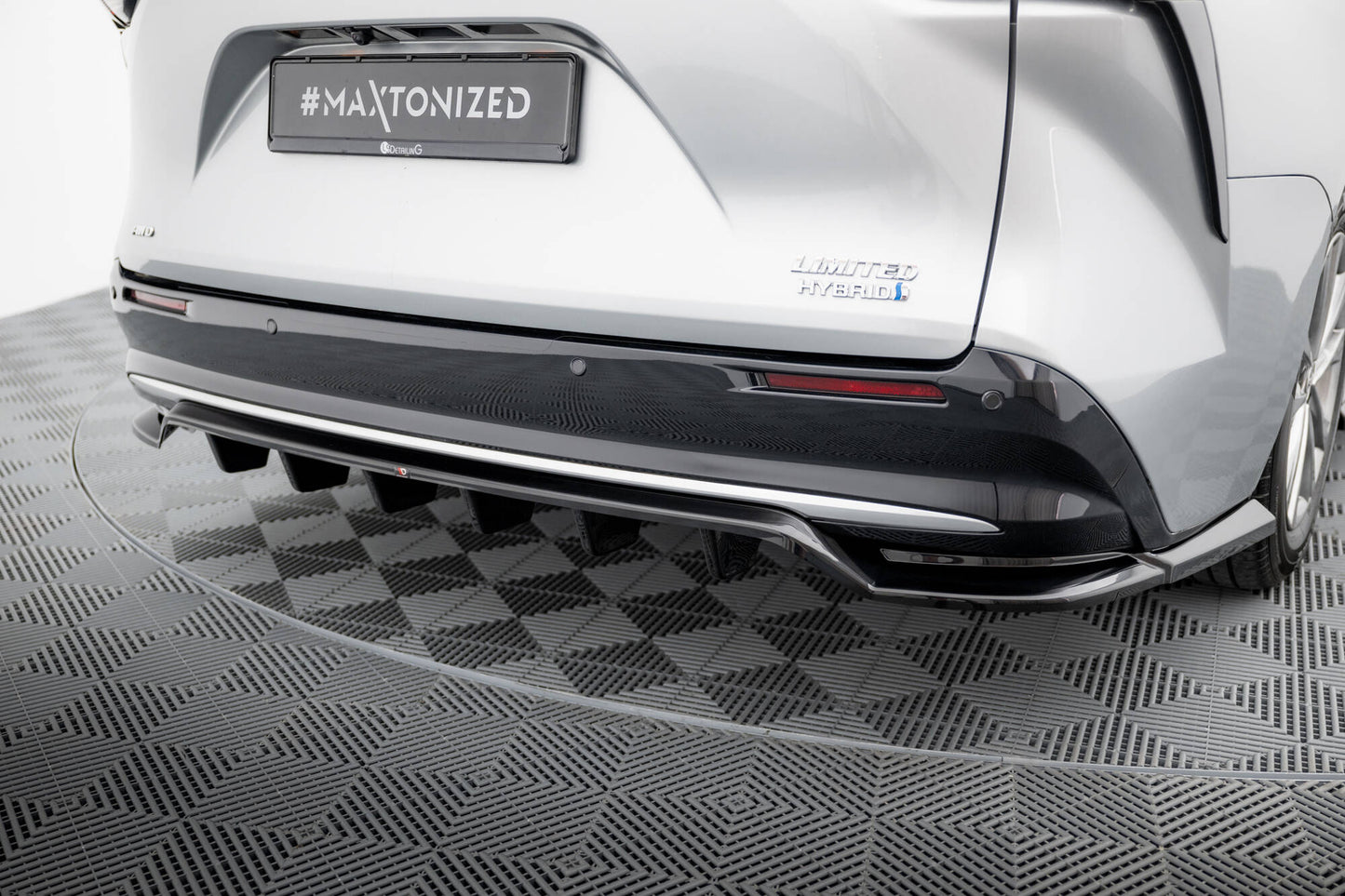 Rear splitter (with vertical bars) toyota sienna mk4