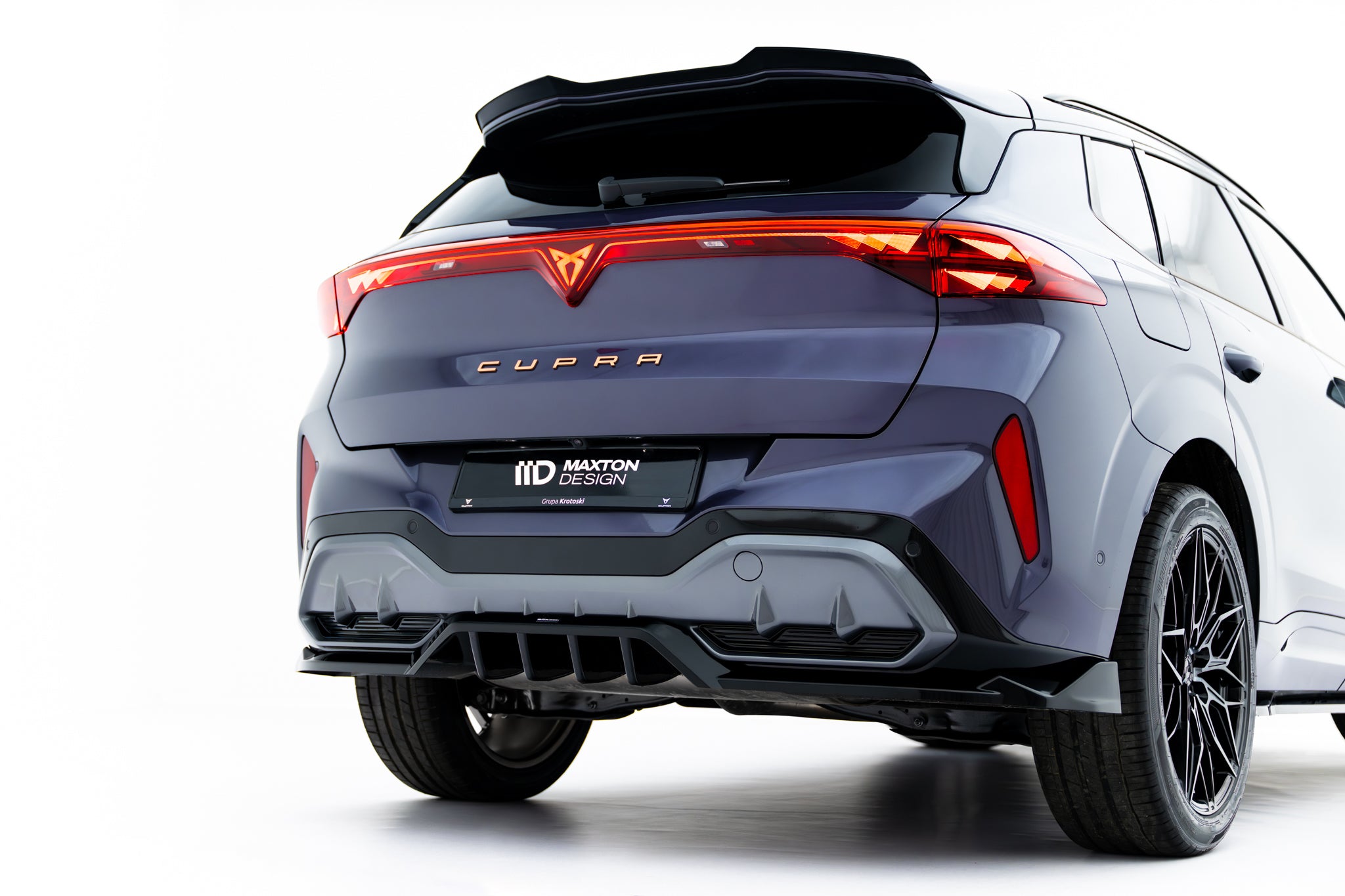 Takasplitteri (pystysuuntaisilla tangoilla) v.1 cupra terramar mk1