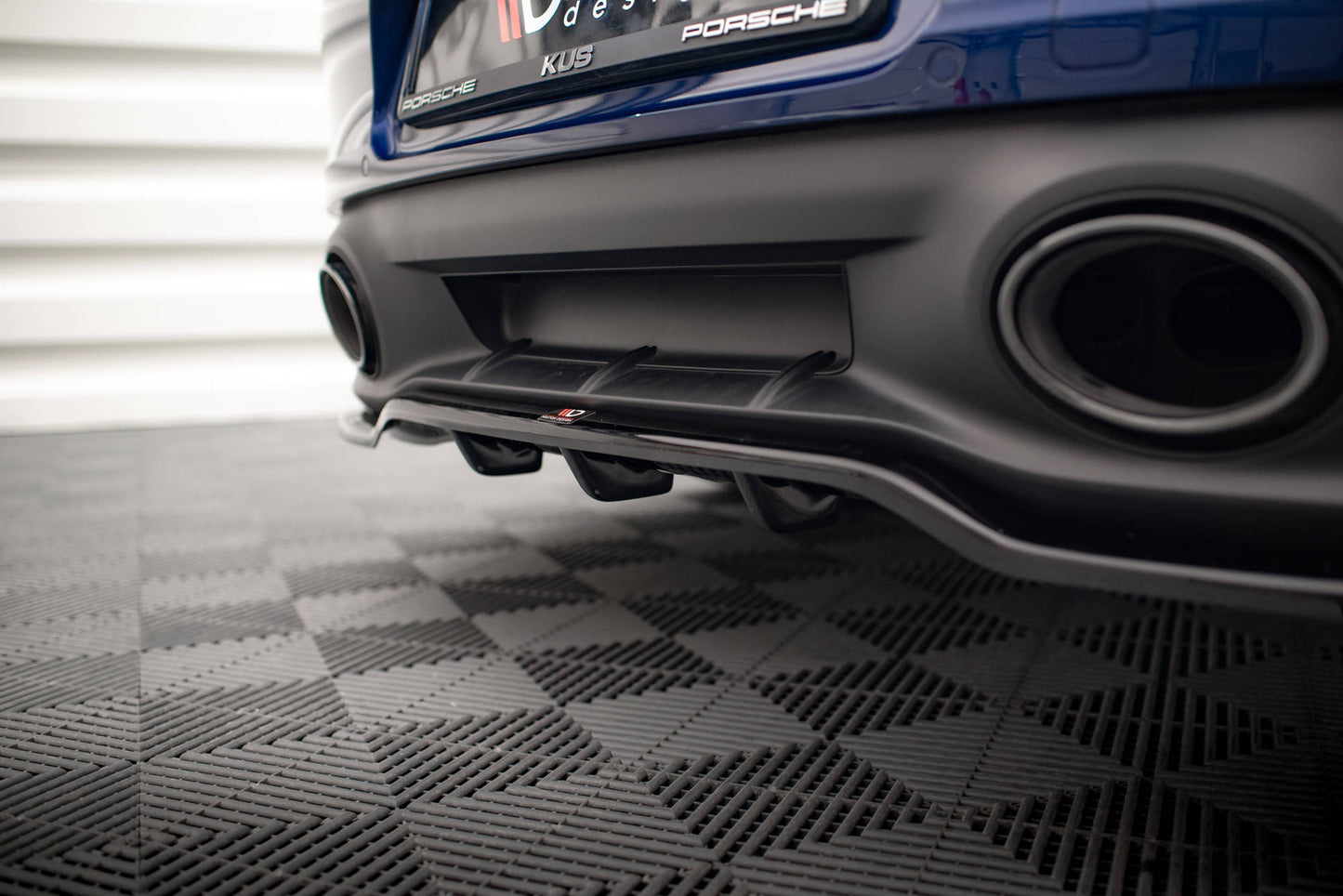 Rear splitter (with vertical bars) v.1 porsche 911 carrera aero / carrera gts 992