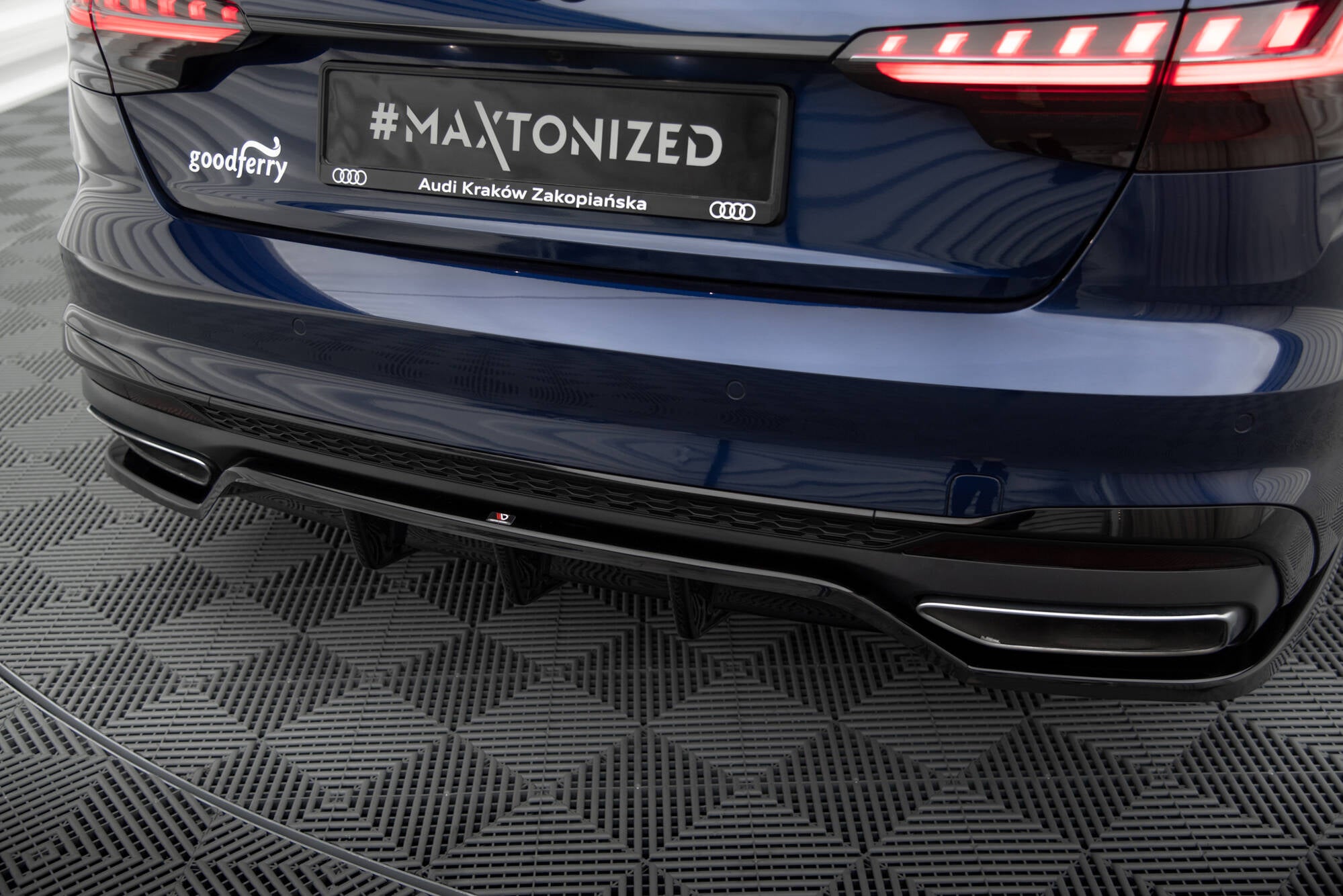 Takaosaset (pystysuorilla tankoilla) v.2 Audi A4 S-Line B9 -facrift