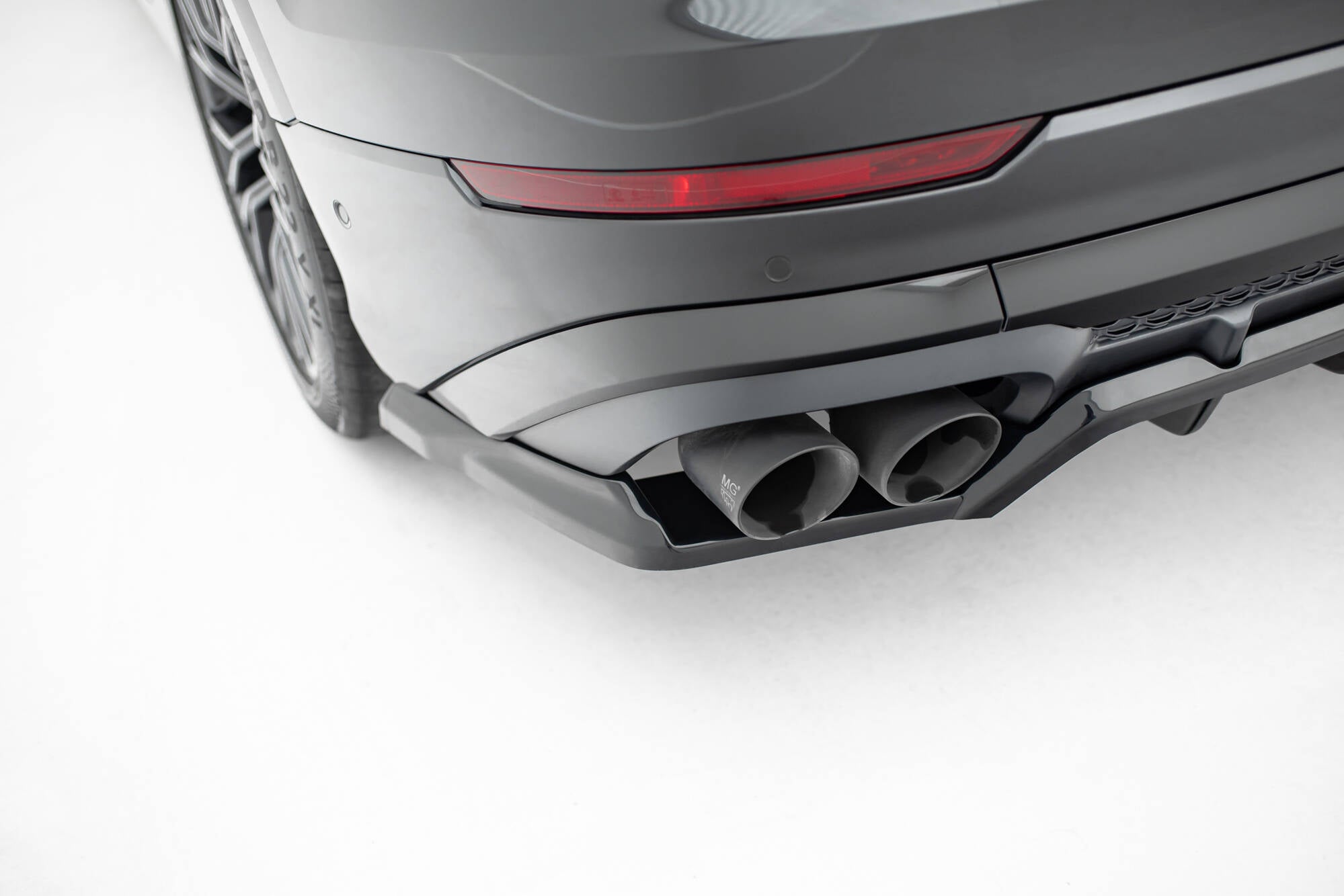 Bageste splitter (med lodrette stænger) v.2 Audi SQ8 / Q8 S-line MK1 ansigtsløftning