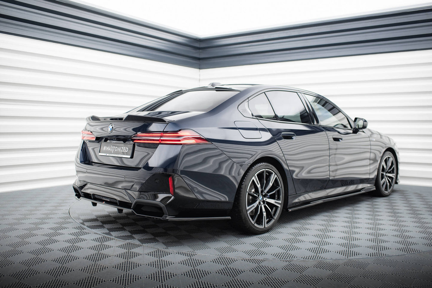 Rear splitter (with vertical bars) v.2 bmw 5 / i5 m-pack g60