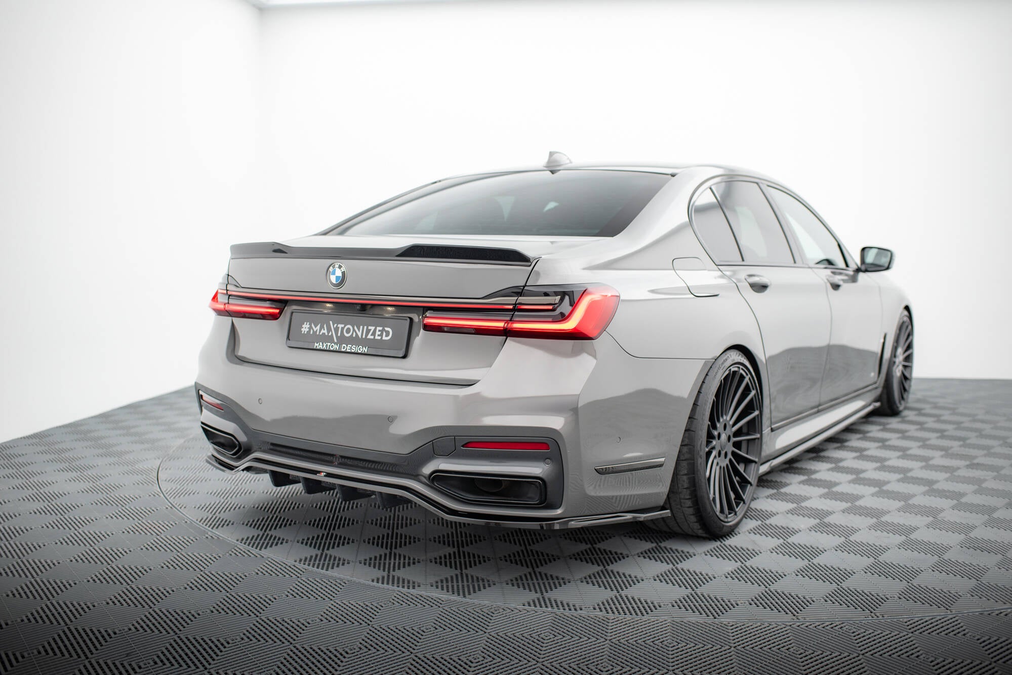Takaosaston (pystysuorilla tankoilla) V.2 BMW 7 M-Pack G11 / G12 Facelift