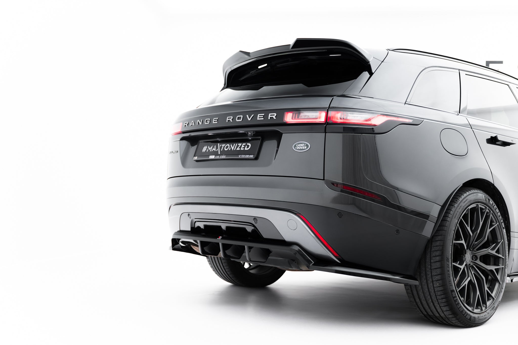 Takasplitteri (pystysuuntaisilla tankoilla) v.2 Land Rover Range Rover Velar R-Dynamic mk1