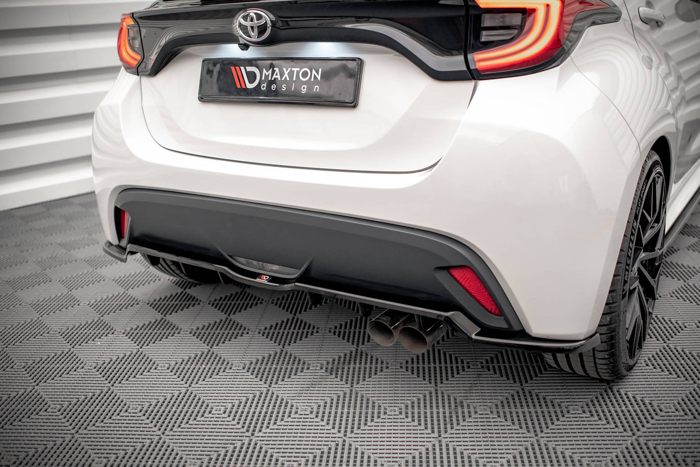 Rear splitter (with vertical bars) v.2 toyota yaris mk4