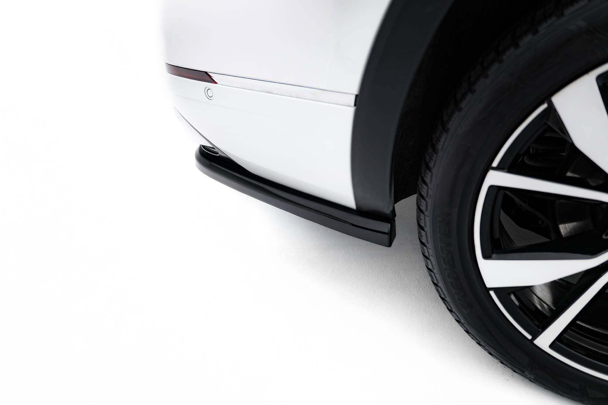 Rear splitter (with vertical bars) volkswagen atlas r-line mk1 facelift 2