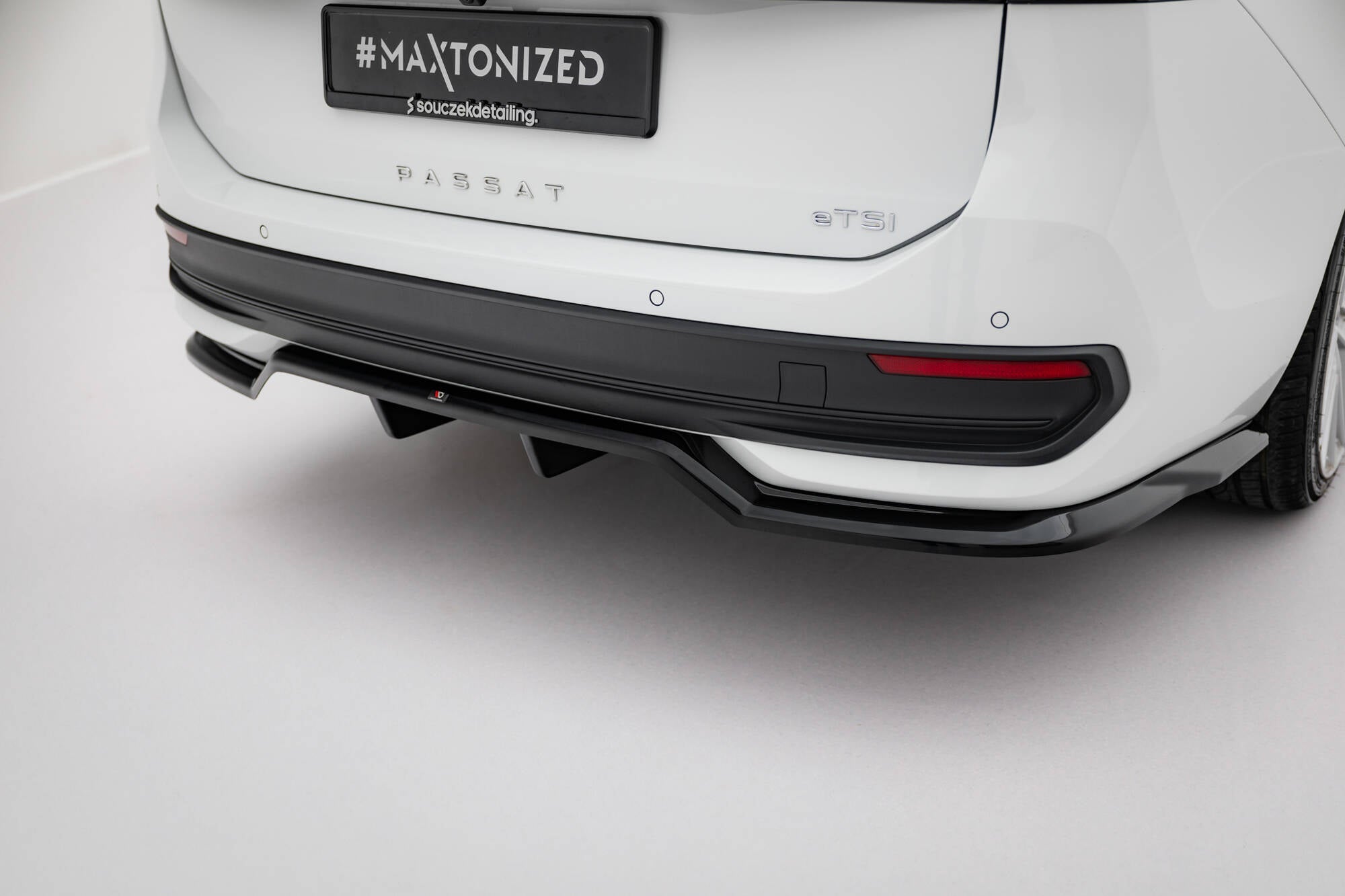 Bageste splitter (med lodrette barer) Volkswagen Passat B9