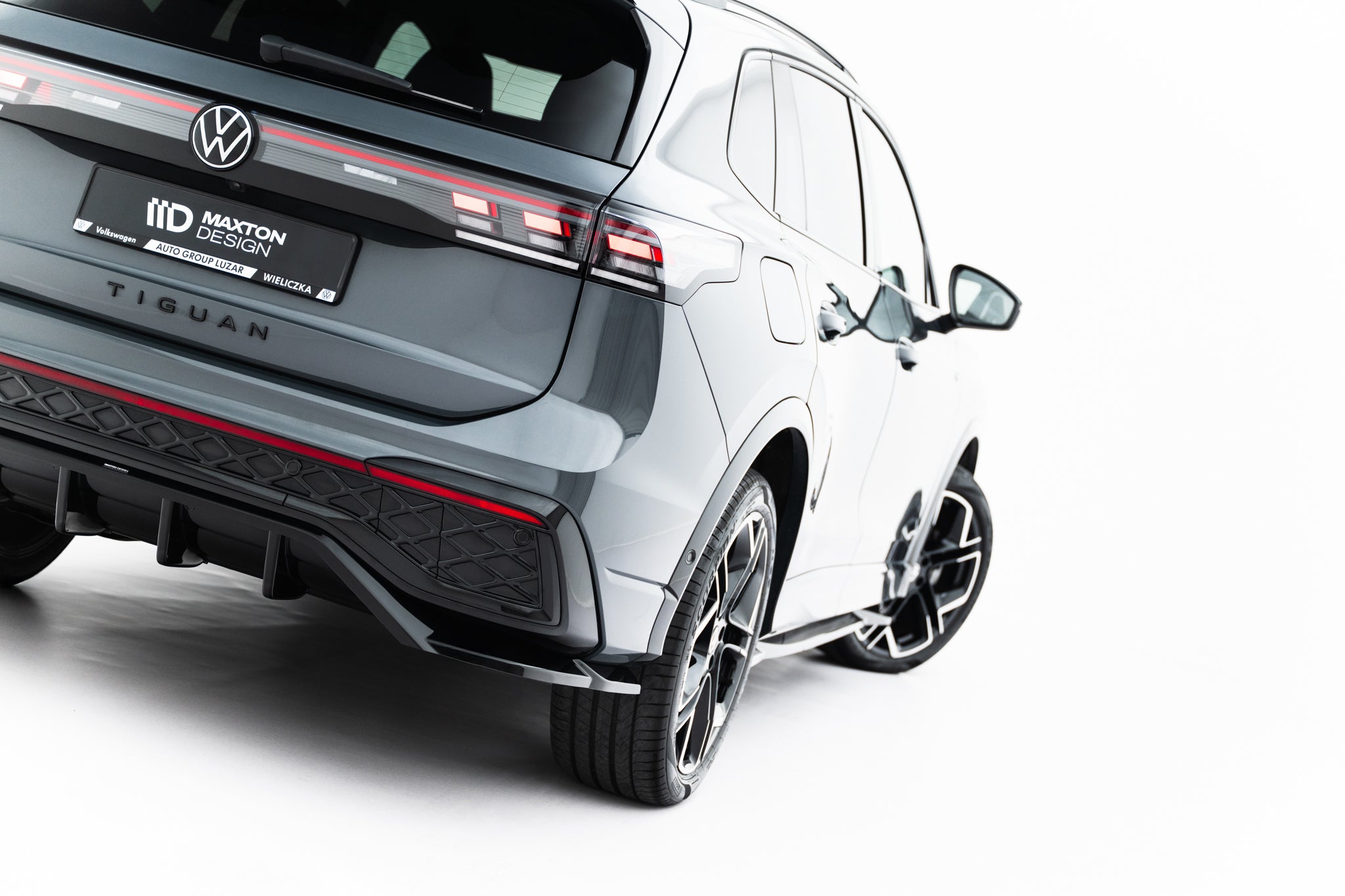 Takasplitteri (pystysuuntaisilla tankoilla) Volkswagen Tiguan R-Line mk3