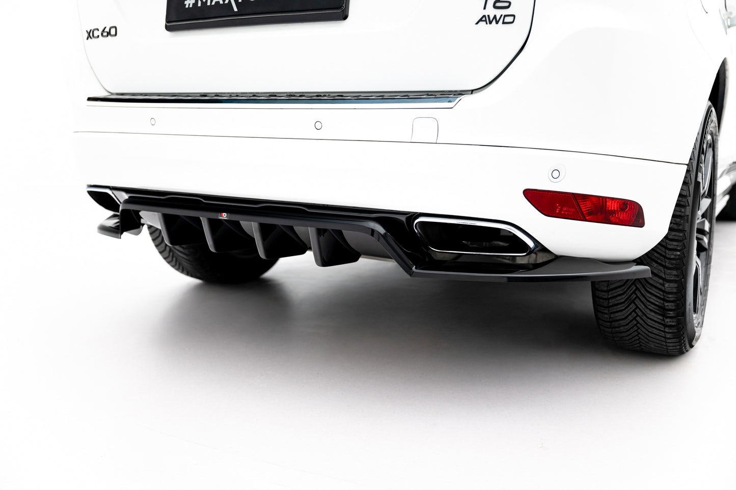 Rear splitter (with vertical bars) volvo xc60 mk1 facelift