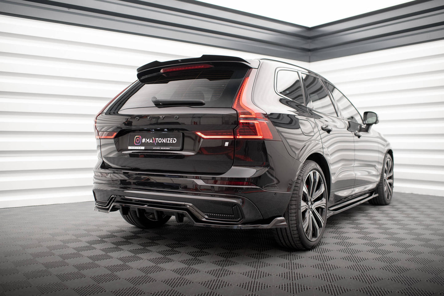 Rear splitter (with vertical bars) volvo xc60 r-design mk2 facelift