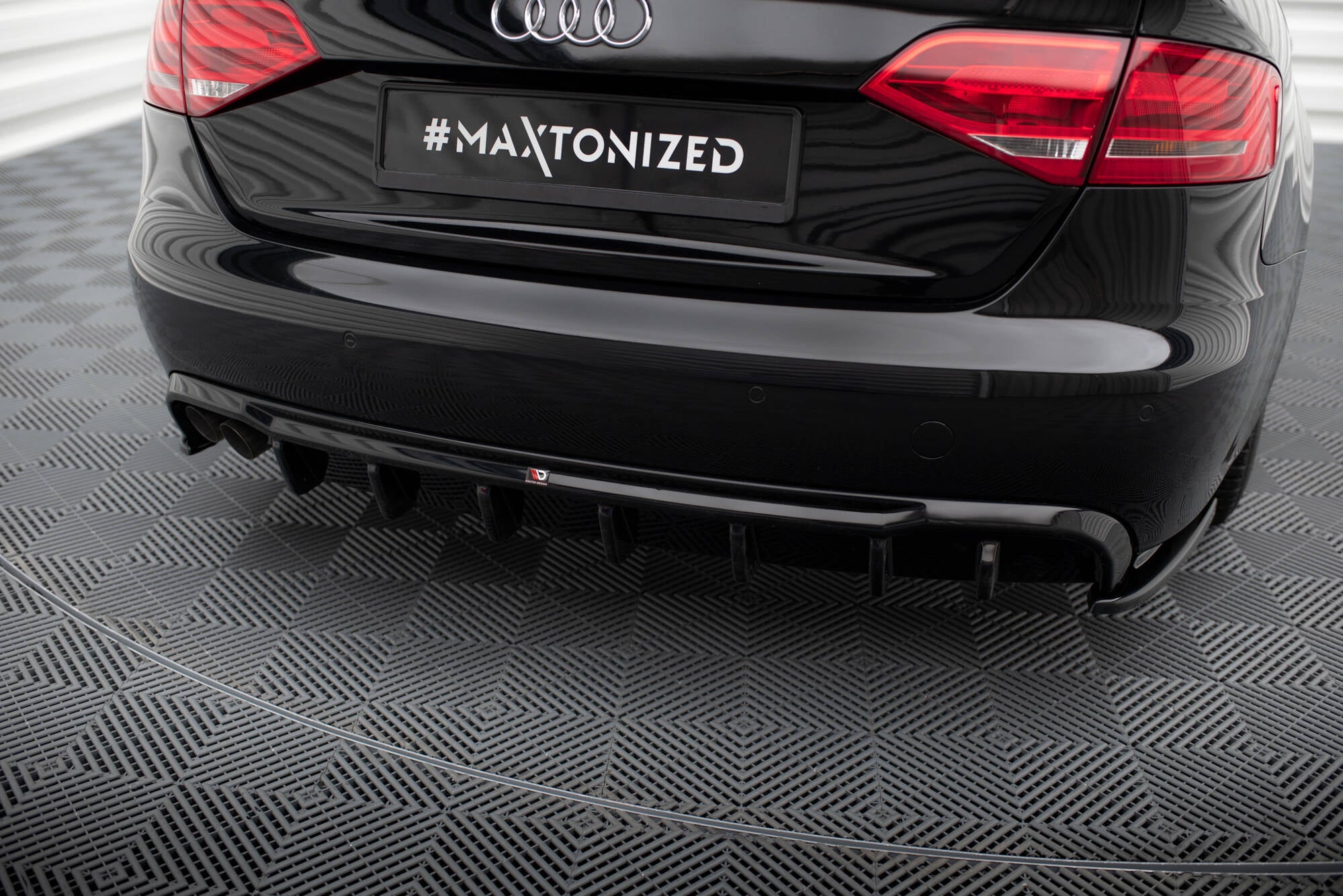 Bagerste Valance Audi A4 B8 (Single Side Dual udstødningsversion)