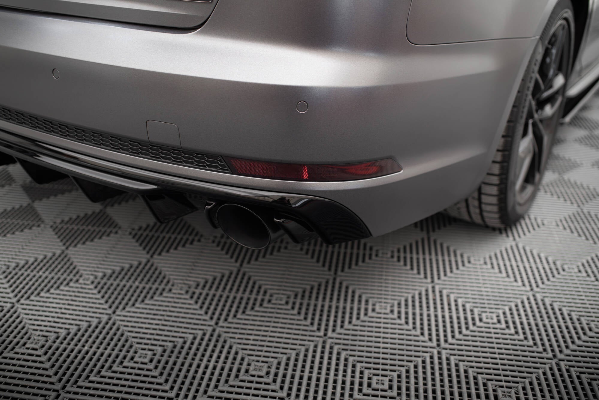 Bagerste Valance Audi A4 S-Line B9 (version med enkelt udstødningstips på begge sider)