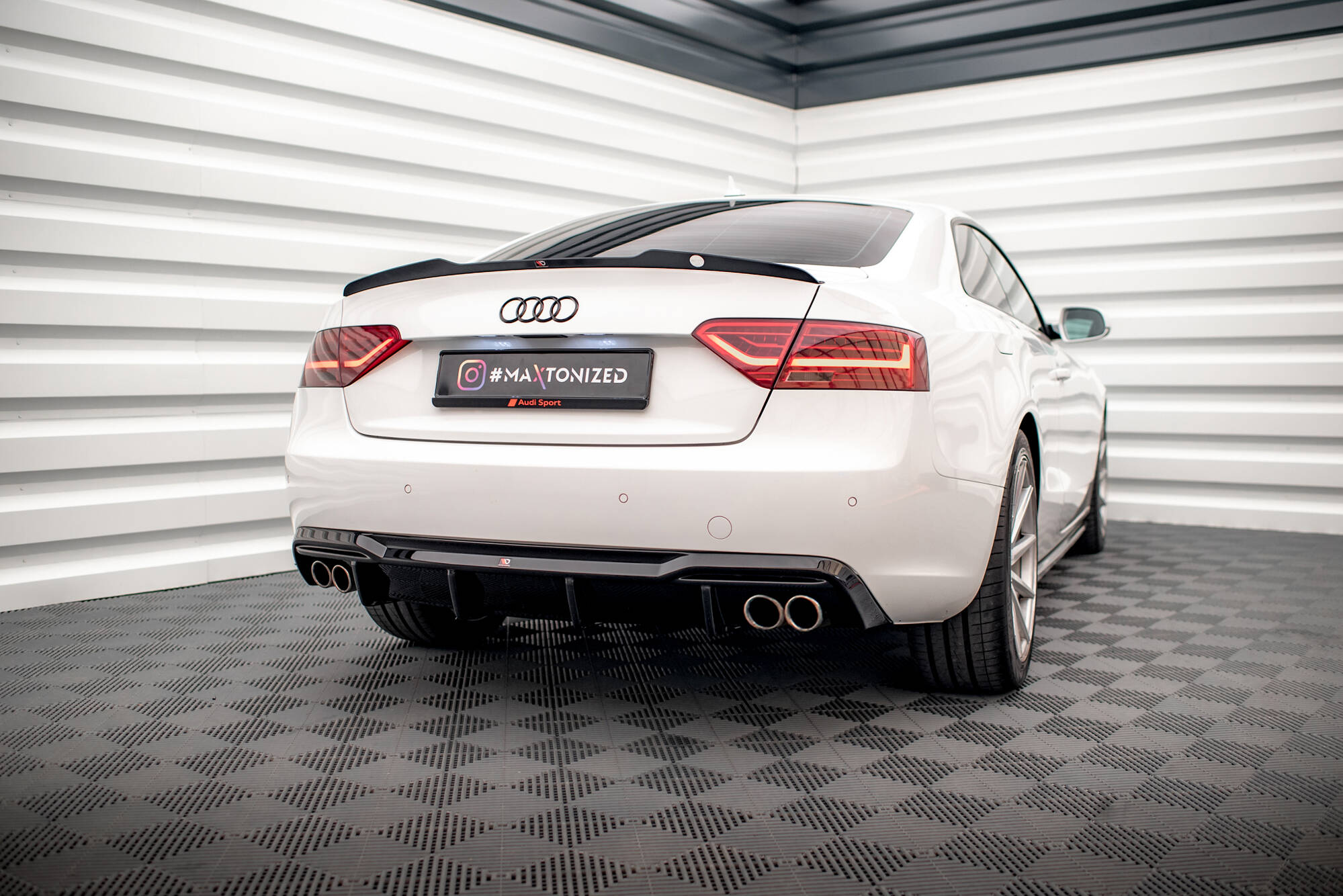 Rear valance audi a5 8t facelift (version with dual exhausts on both sides)