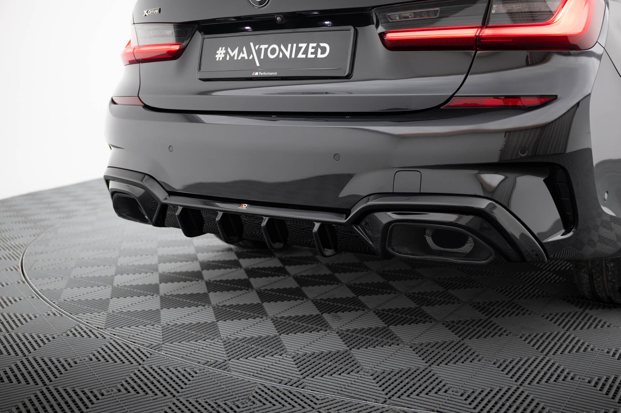 Takavalance BMW M340I G20 / G21 (sopii autoon hinauspalkissa)