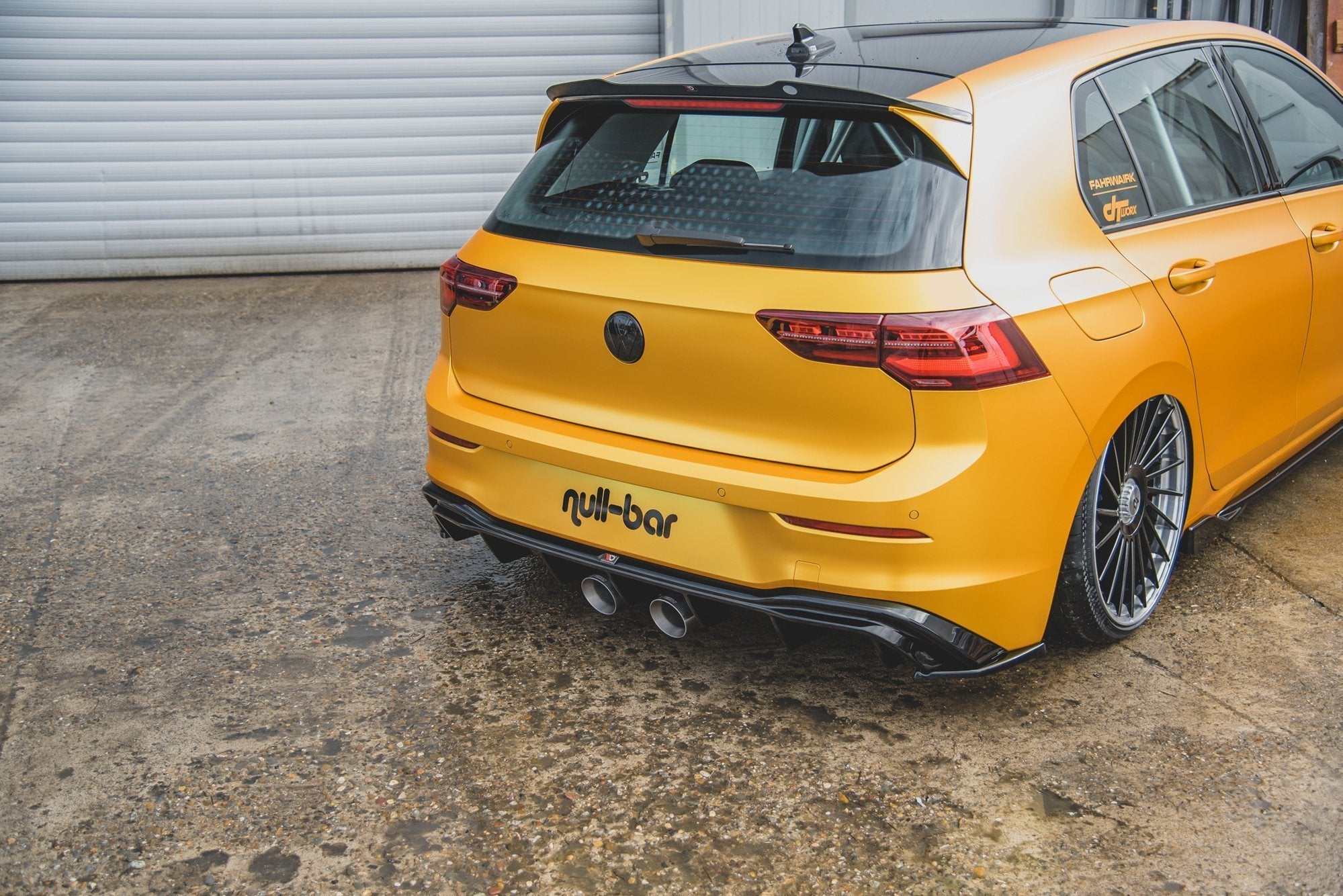 Takavalance (R32 Look) pakokaasu Volkswagen Golf MK8