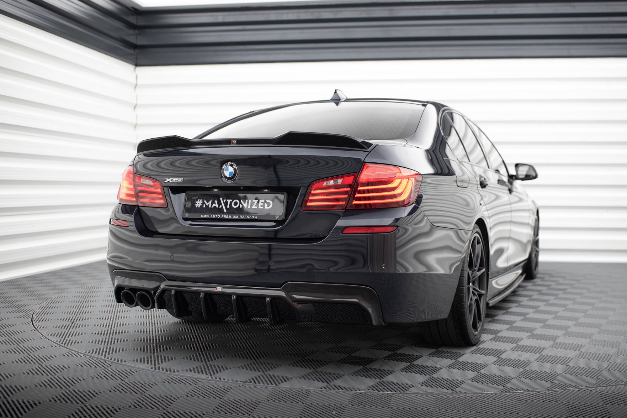 Rear valance v.2 bmw 5 m-pack f10 / f11 (version with double exhaust on one side)