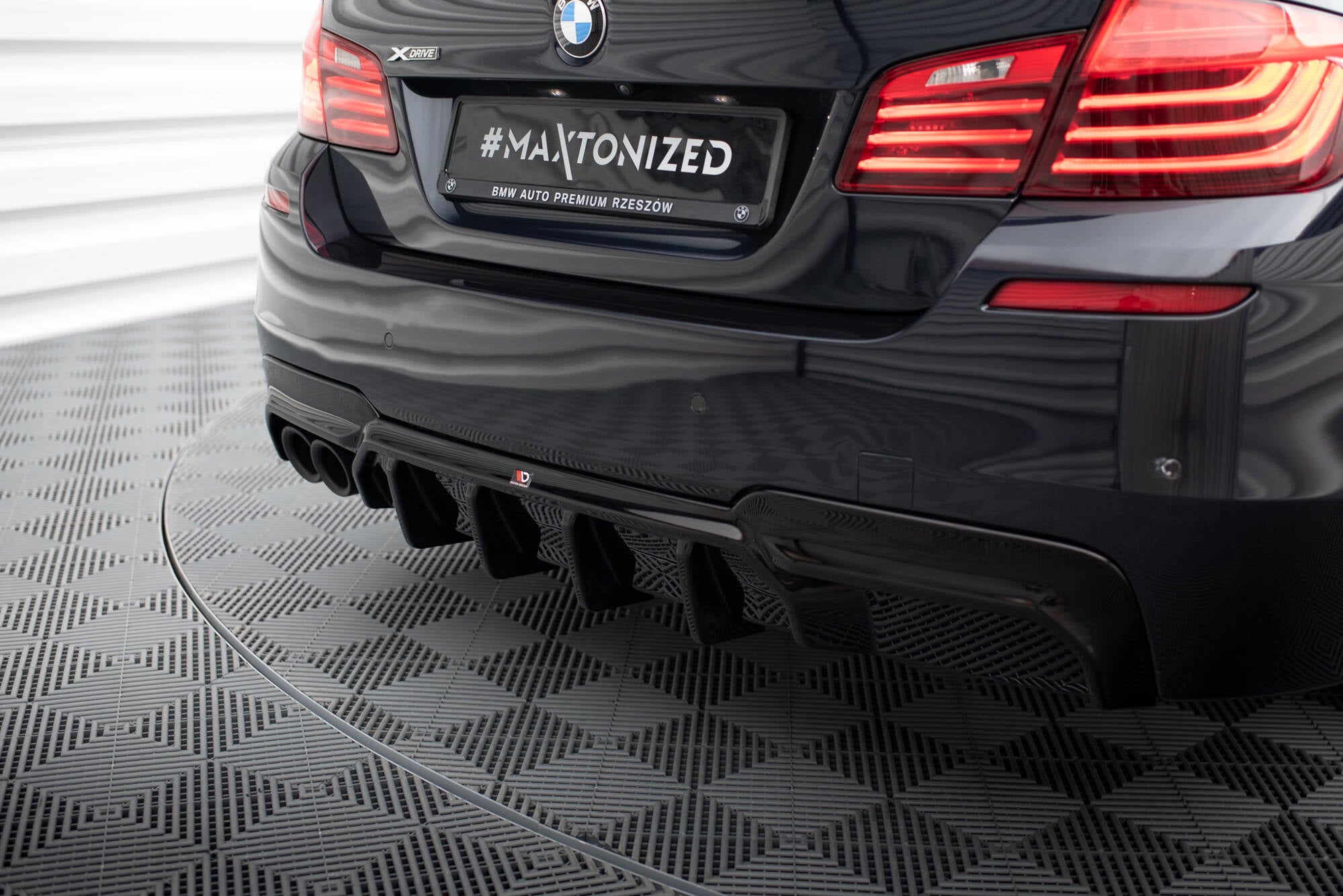 Rear valance v.2 bmw 5 m-pack f10 / f11 (version with double exhaust on one side)