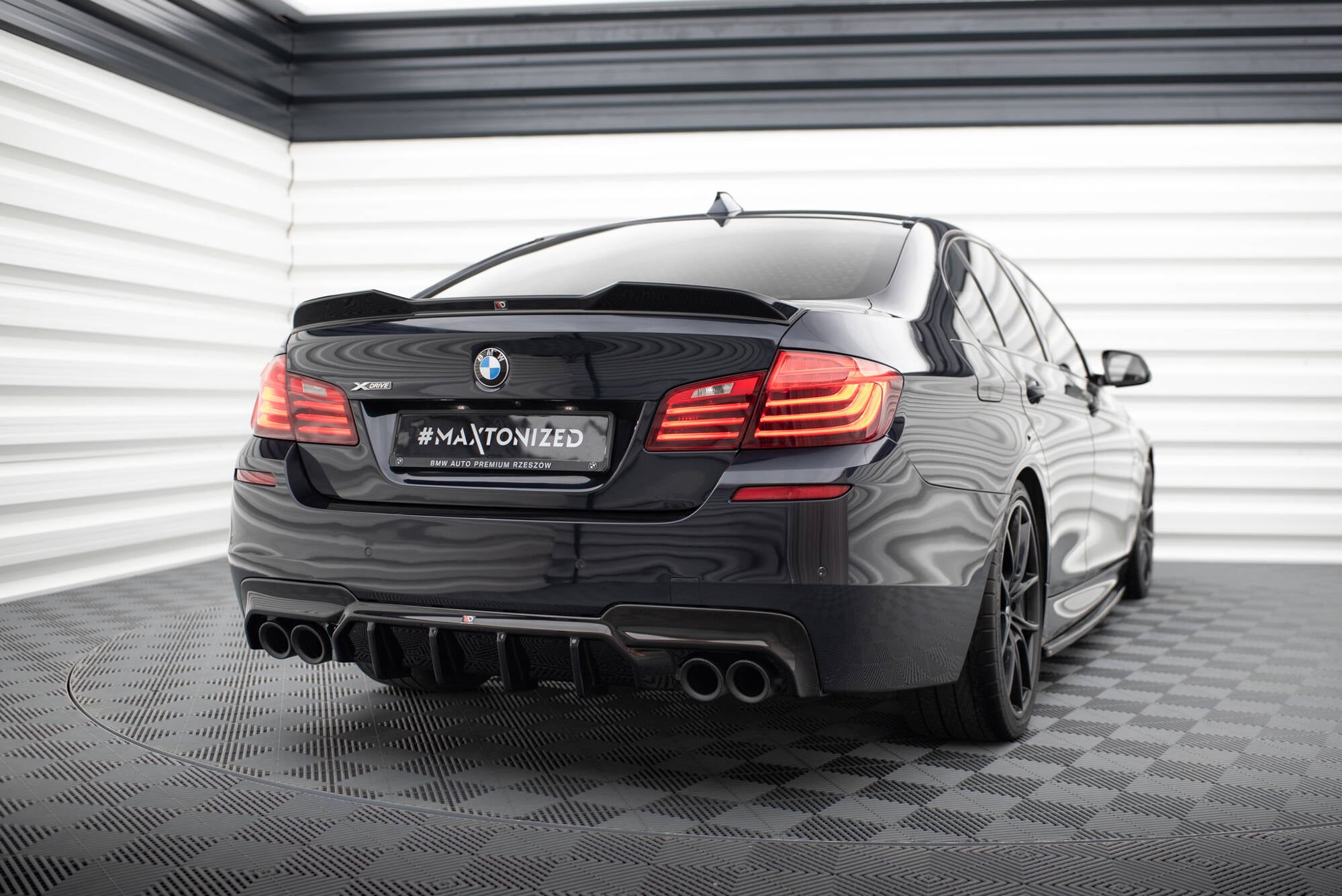 Bagerste valance v.2 BMW 5 m-pack F10 / F11 (version med to dobbelt udstødninger)