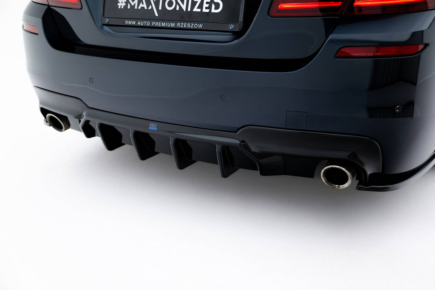 Rear valance v.2 bmw 5 m-pack f10 / f11 (version with two single exhausts)