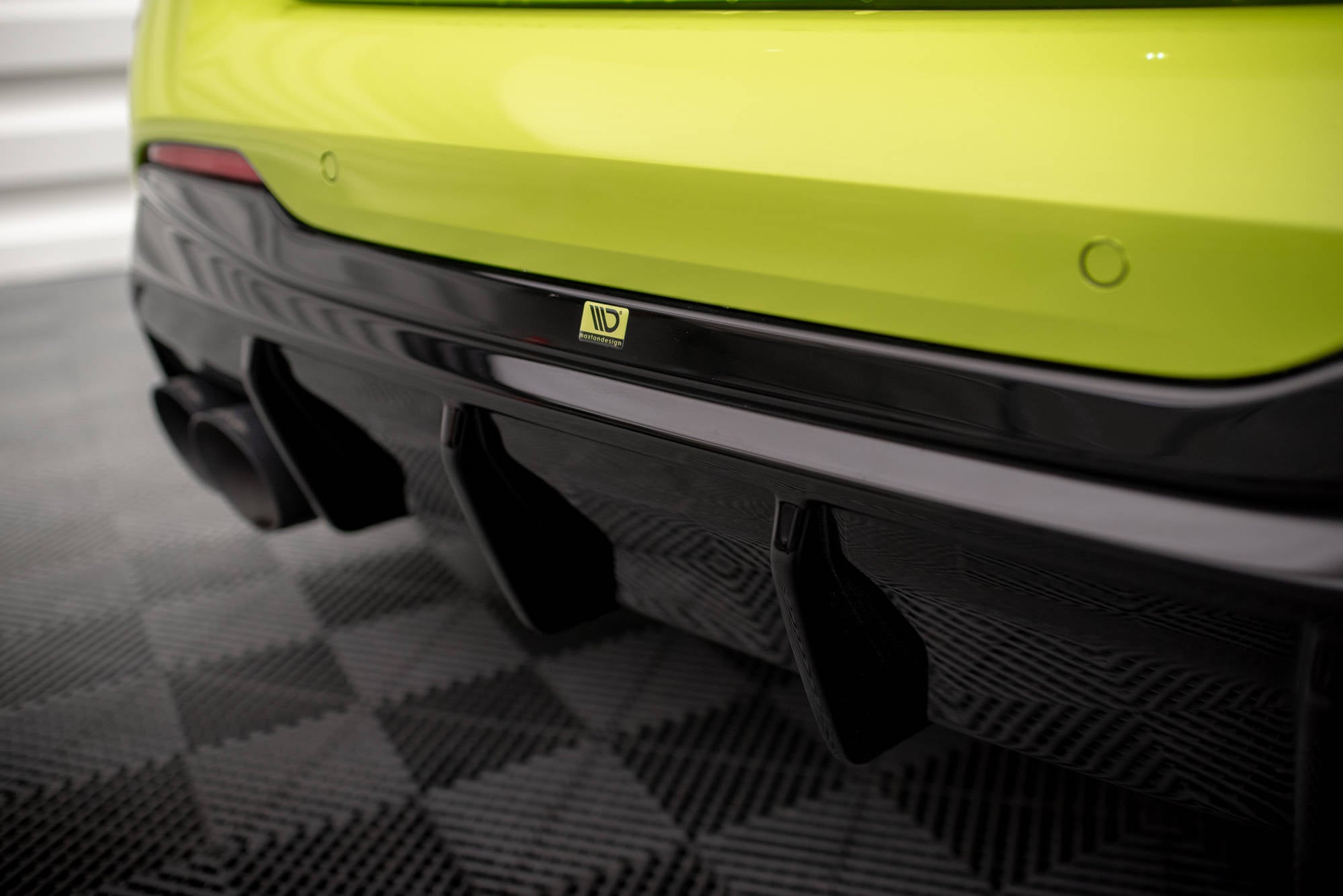 Takakontti v.3 bmw 1 f40 m-pack/ m135i (kahden ulostilan versio)