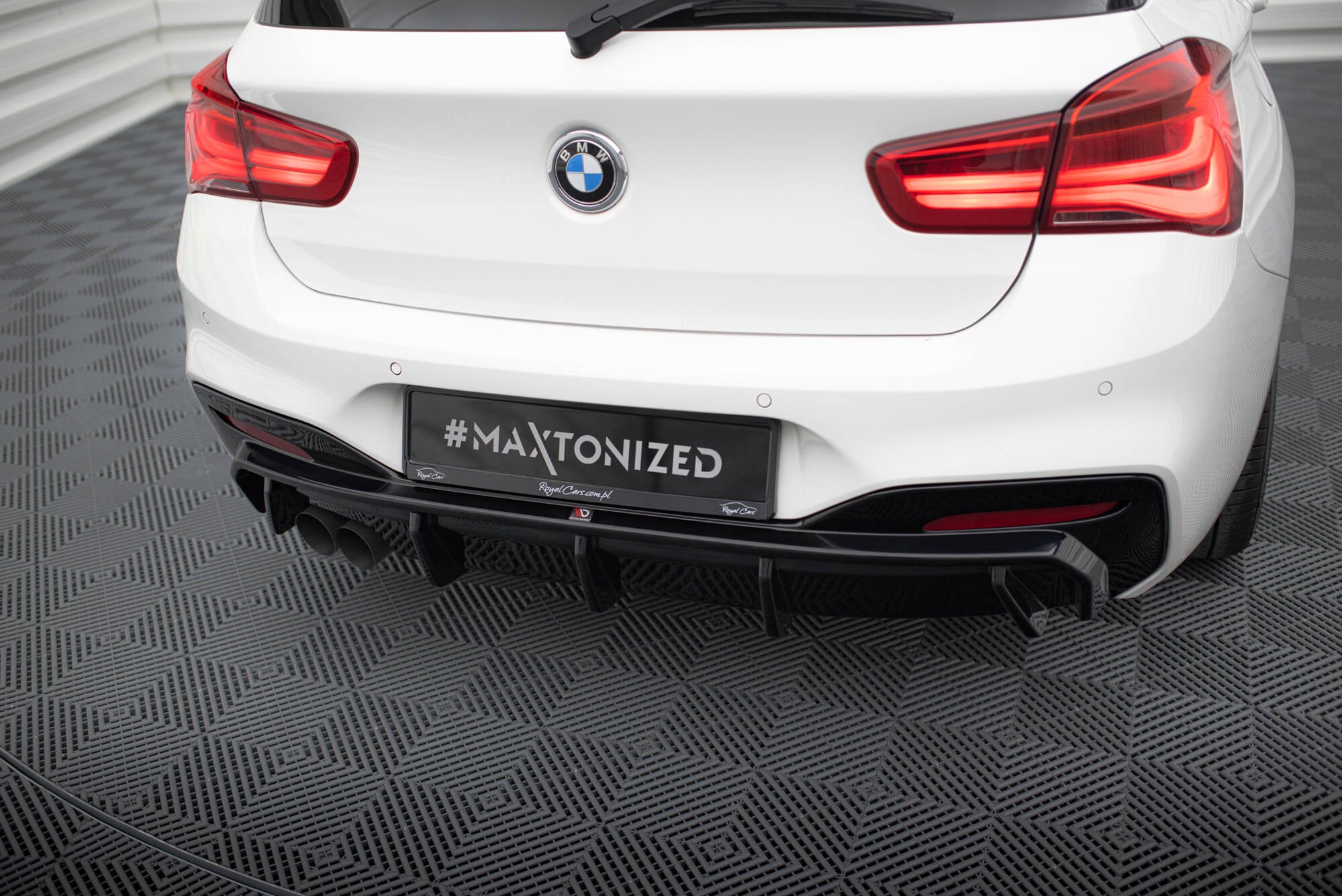 Bagerste Valance V.3 BMW 1 M-Pack F20 ansigtsløftning (enkelt side dobbelt udstødningsversion)