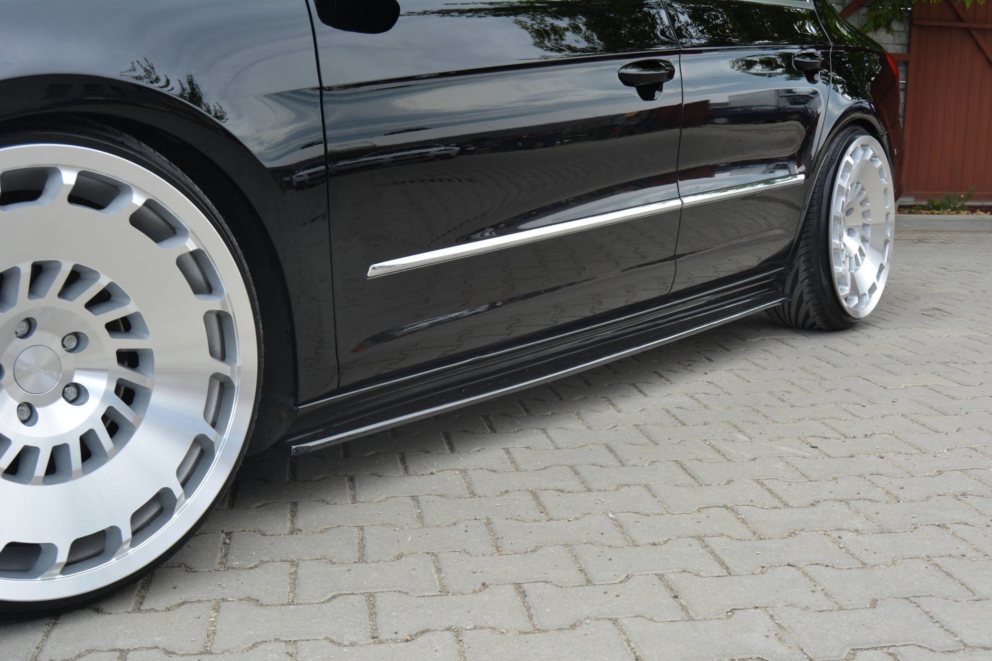 Sivuhameet hajauttajat VW Passat CC -standardi