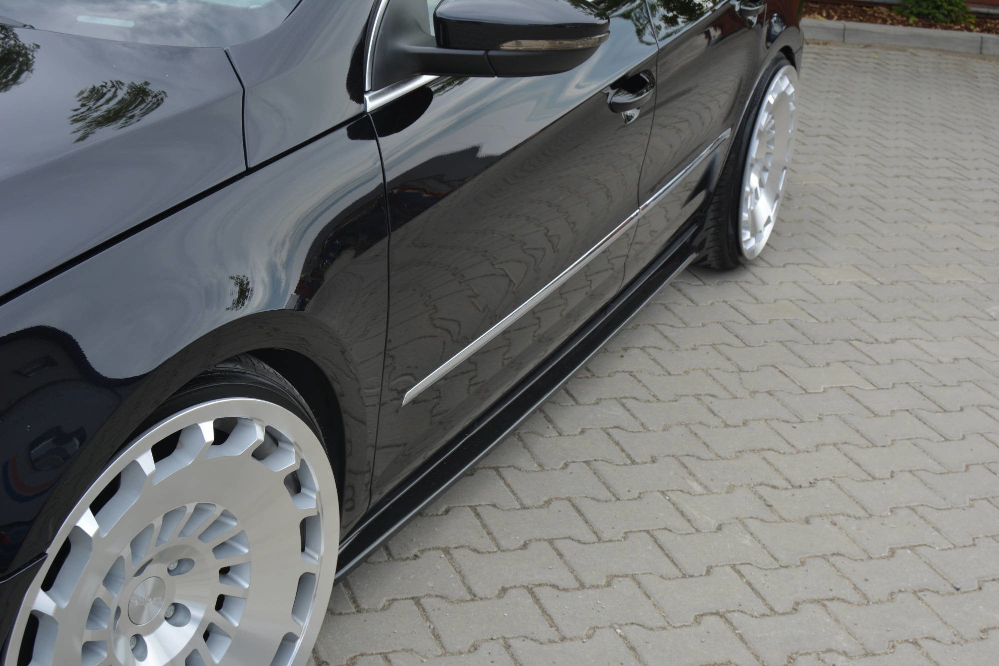 Sivuhameet hajauttajat VW Passat CC -standardi
