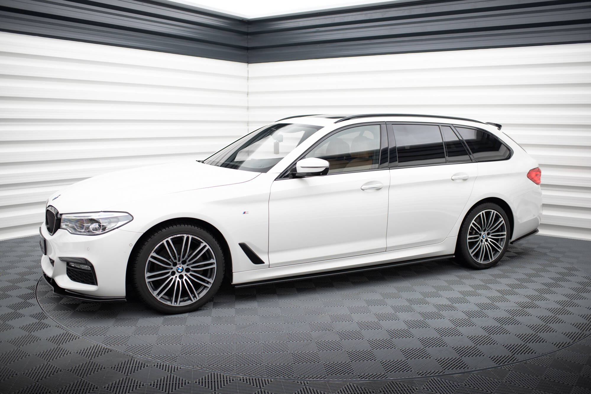 Sivuhameiden hajottimet BMW 5 G30/ G31 M-pakkaus