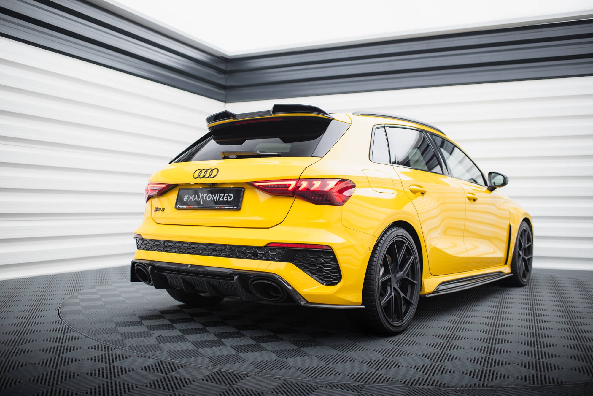 Set od prepreg carbon splitters audi rs3 8y sportback