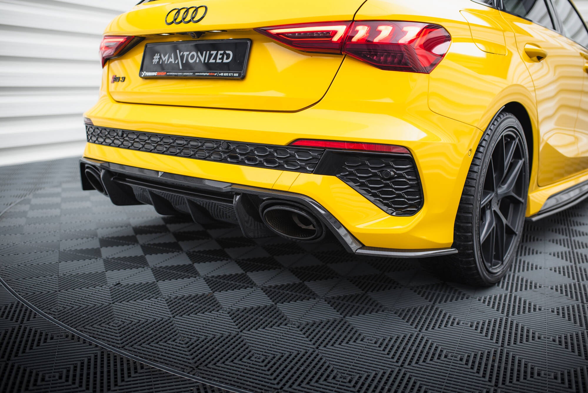 Set od prepreg carbon splitters audi rs3 8y sportback
