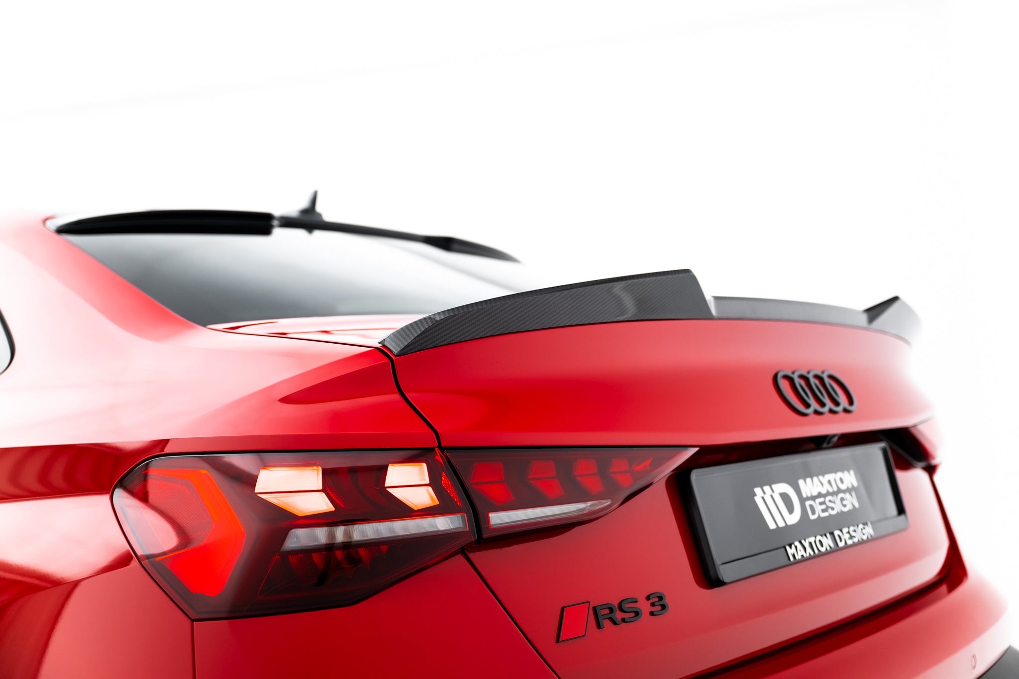 Sæt med prepreg carbon splittere til Audi RS3 sedan 8y facelift