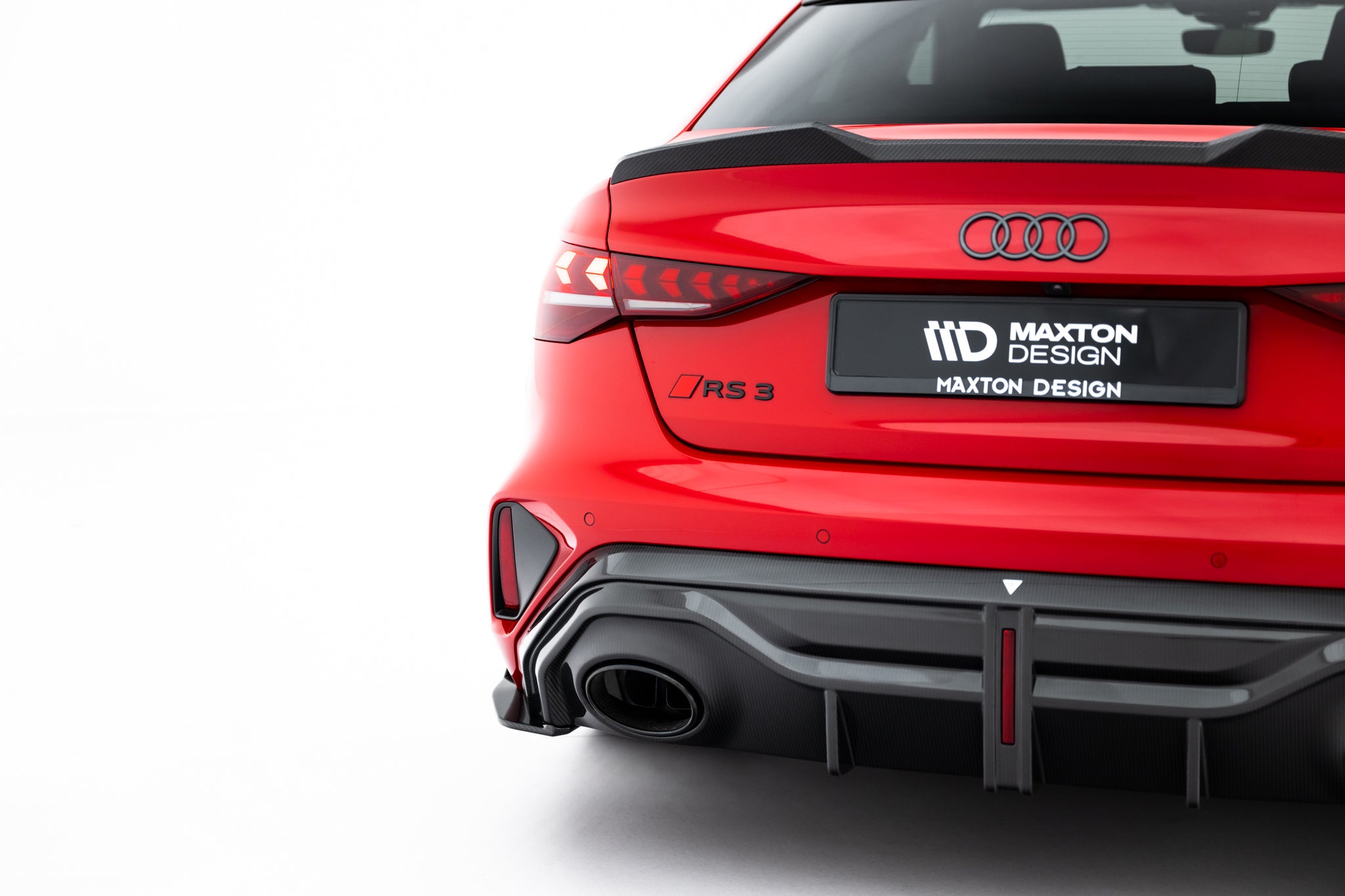 Sæt med prepreg carbon splittere til Audi RS3 sedan 8y facelift