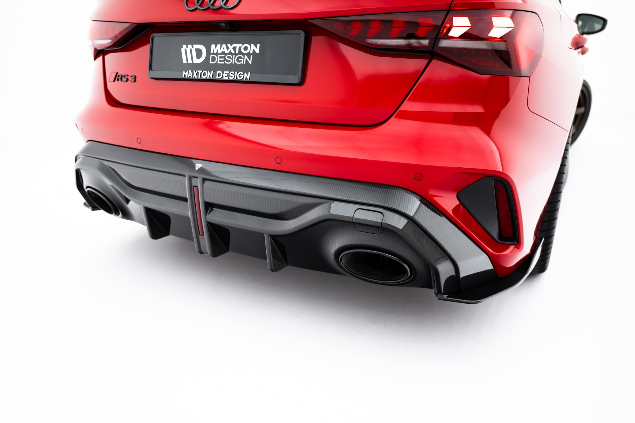 Sæt med prepreg carbon splittere til Audi RS3 sedan 8y facelift